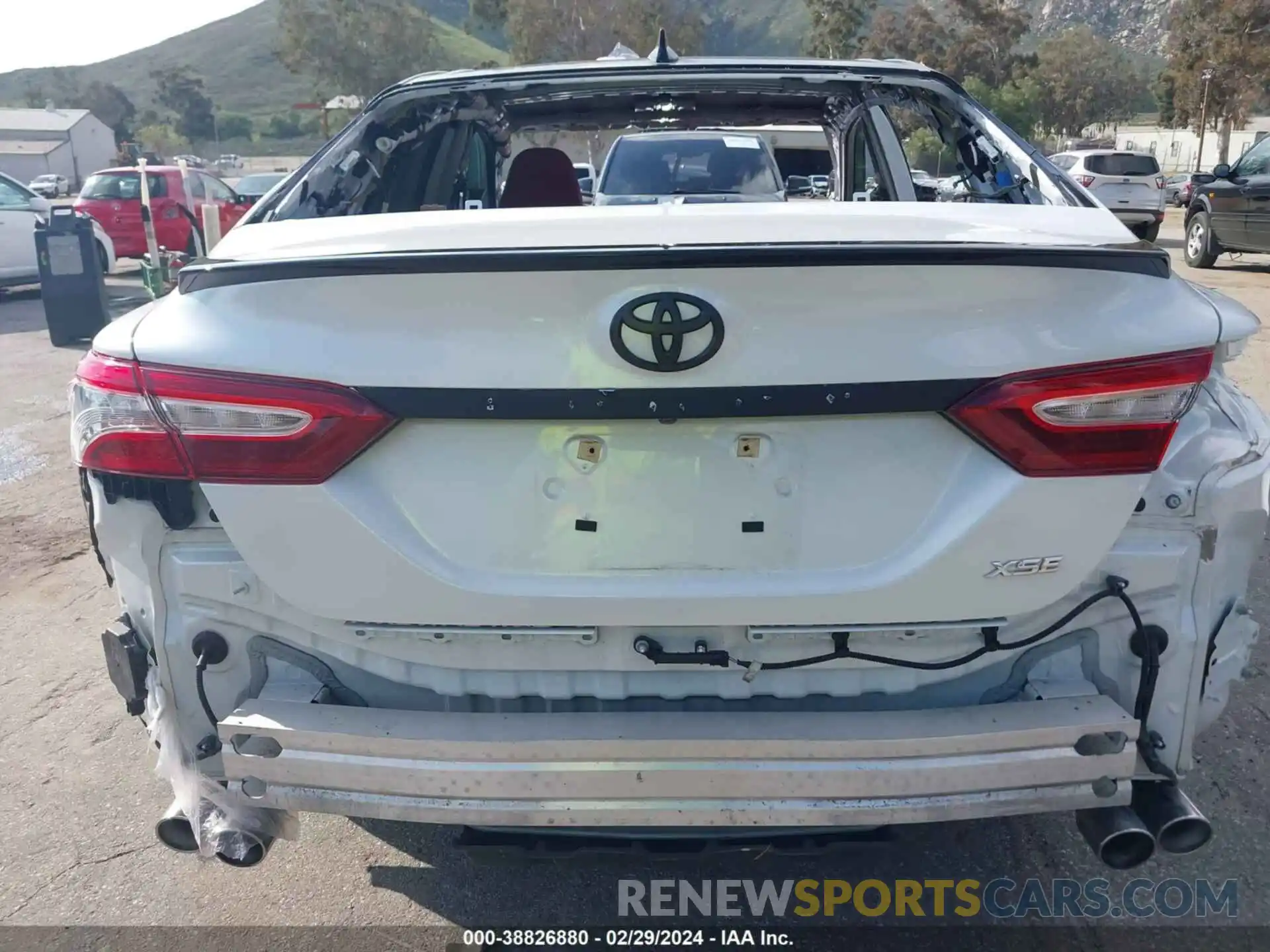 17 Photograph of a damaged car 4T1B61HK1KU272602 TOYOTA CAMRY 2019