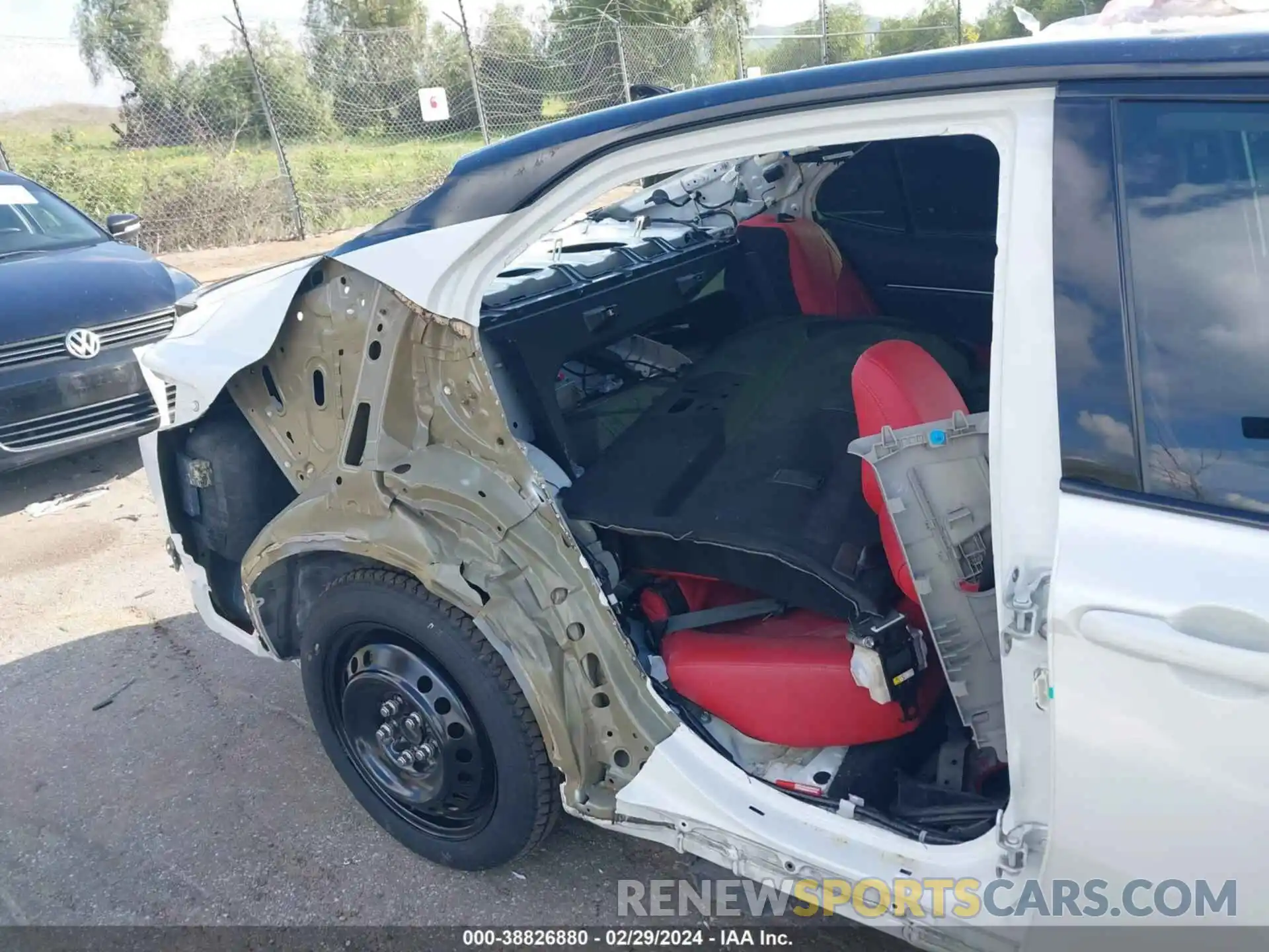 6 Photograph of a damaged car 4T1B61HK1KU272602 TOYOTA CAMRY 2019