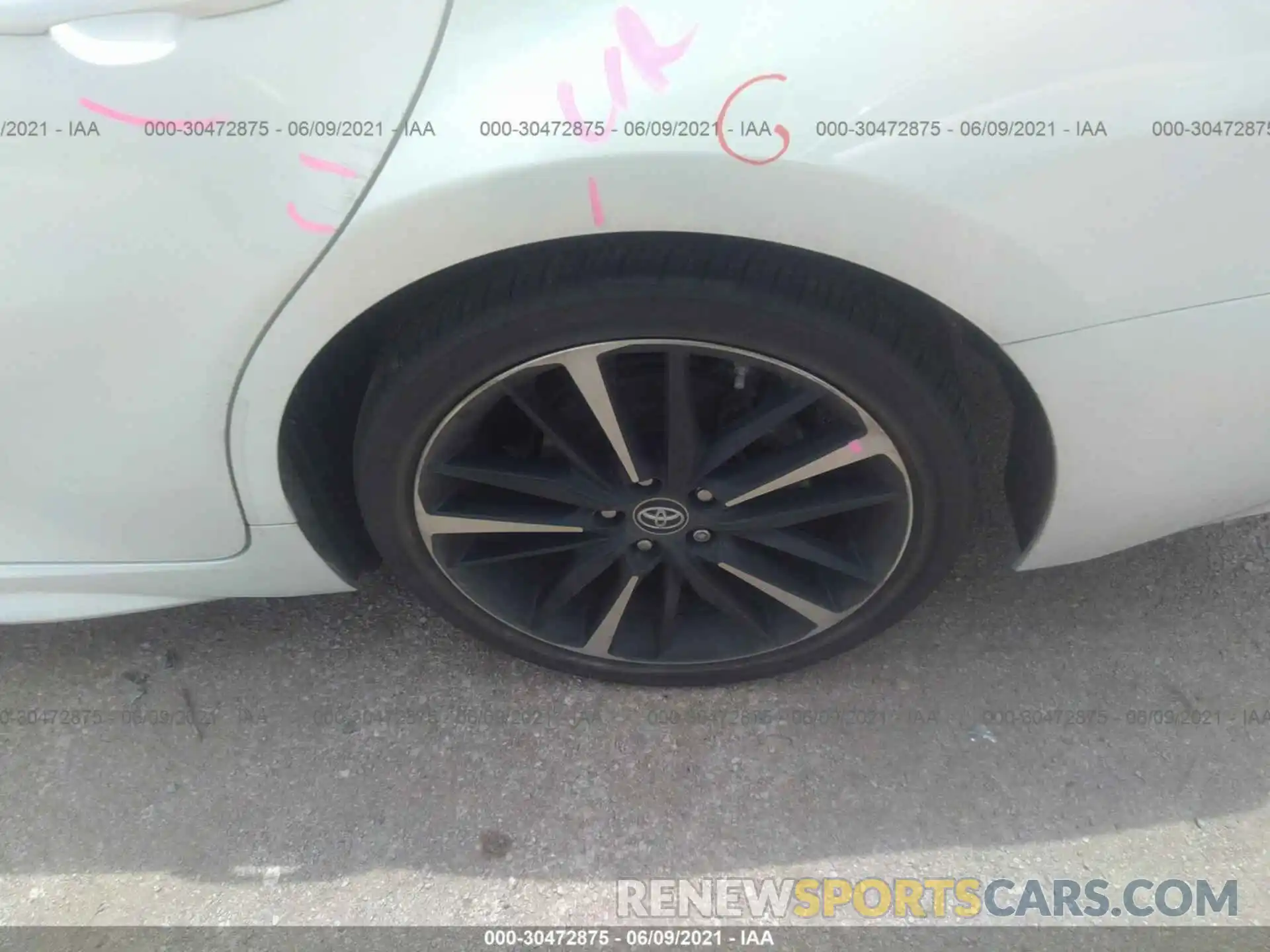 13 Photograph of a damaged car 4T1B61HK1KU279968 TOYOTA CAMRY 2019