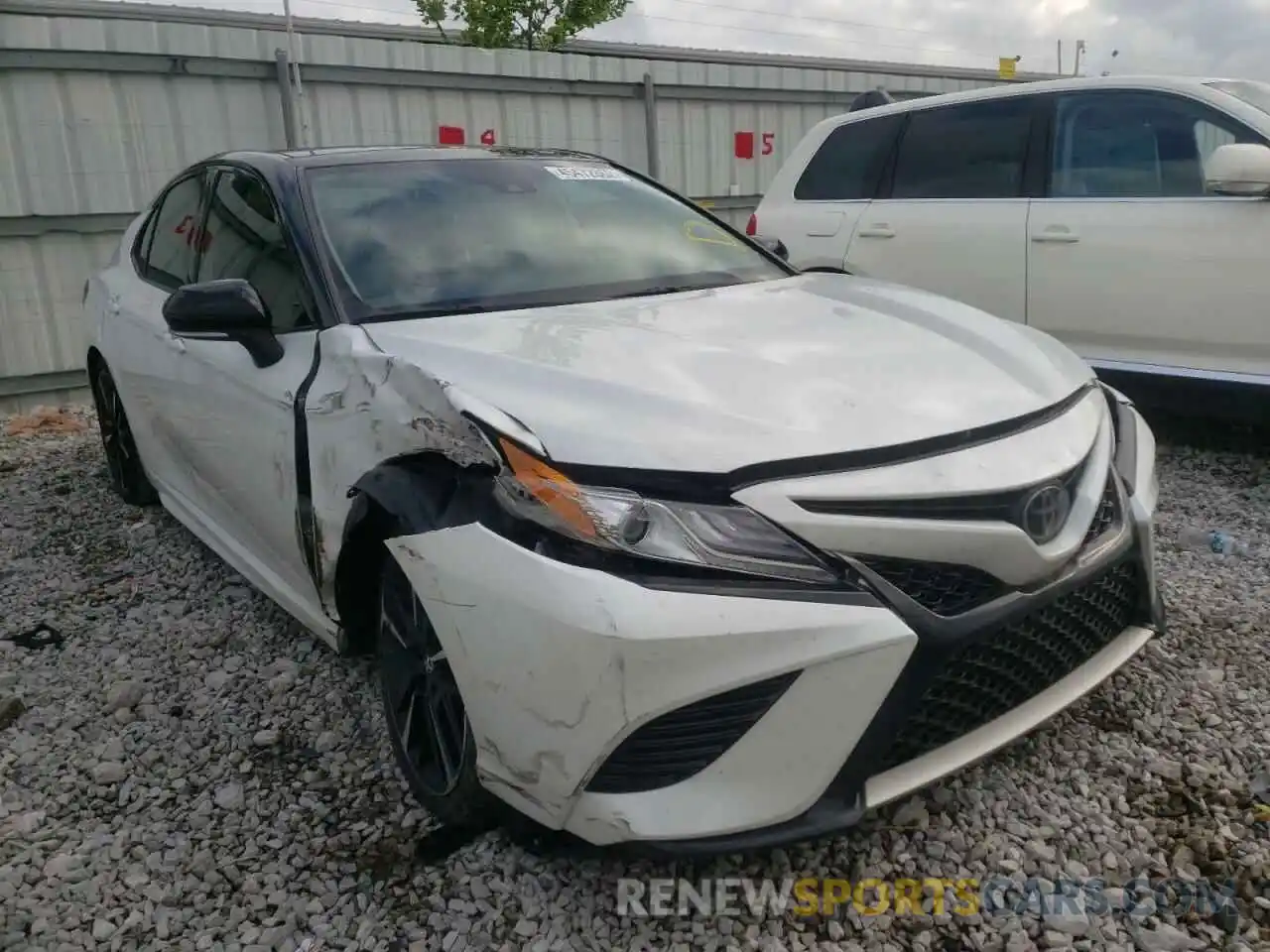 1 Photograph of a damaged car 4T1B61HK1KU281638 TOYOTA CAMRY 2019