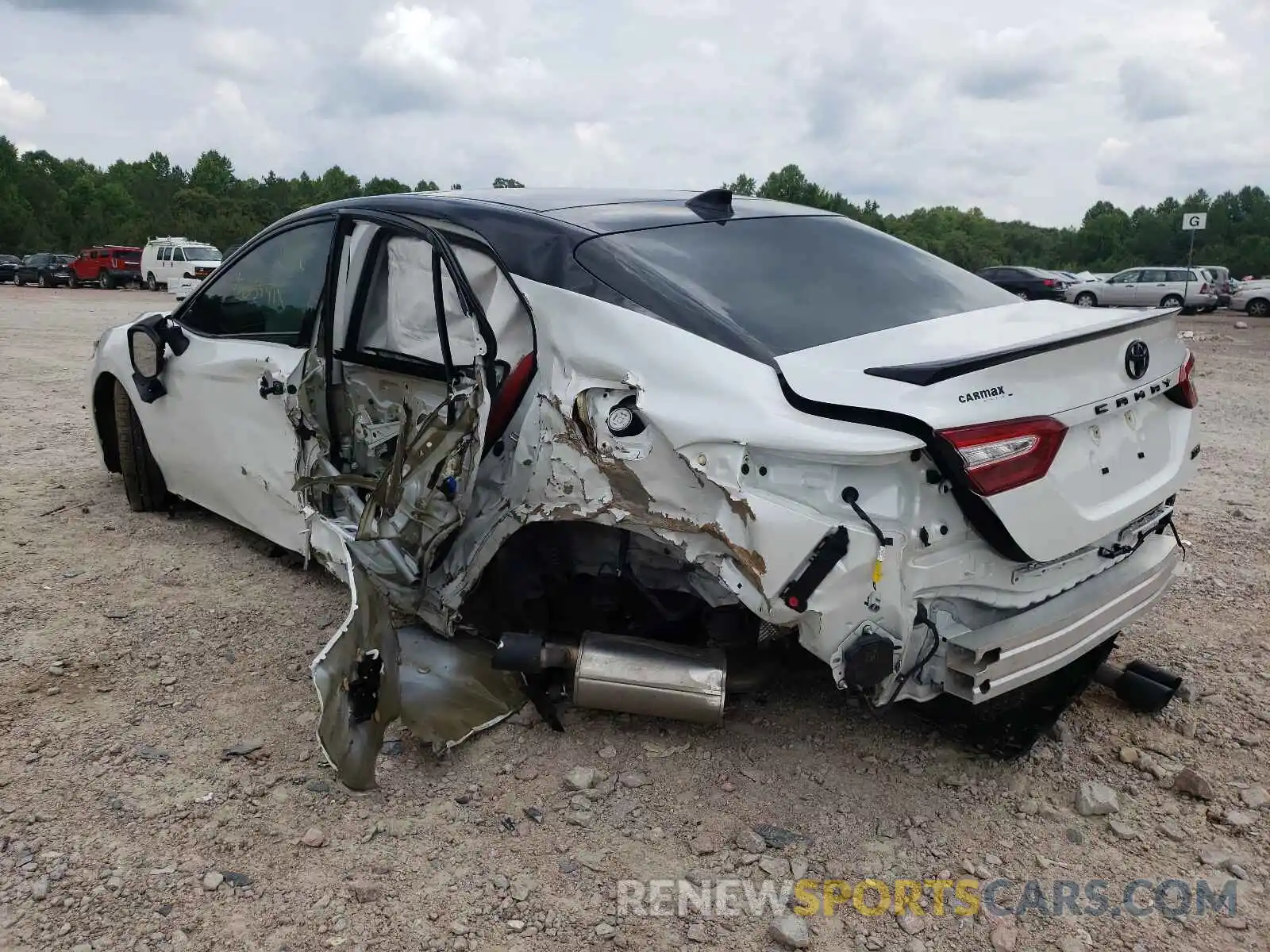 3 Photograph of a damaged car 4T1B61HK1KU290579 TOYOTA CAMRY 2019