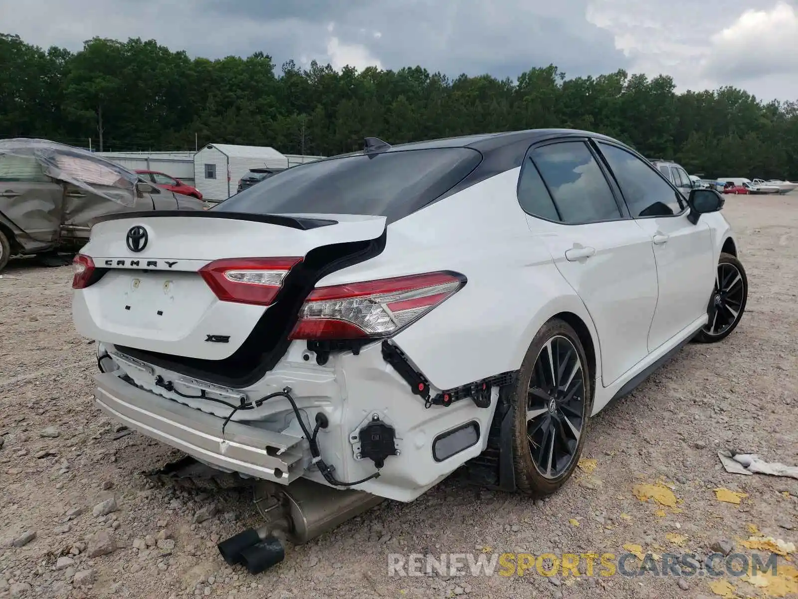 4 Photograph of a damaged car 4T1B61HK1KU290579 TOYOTA CAMRY 2019