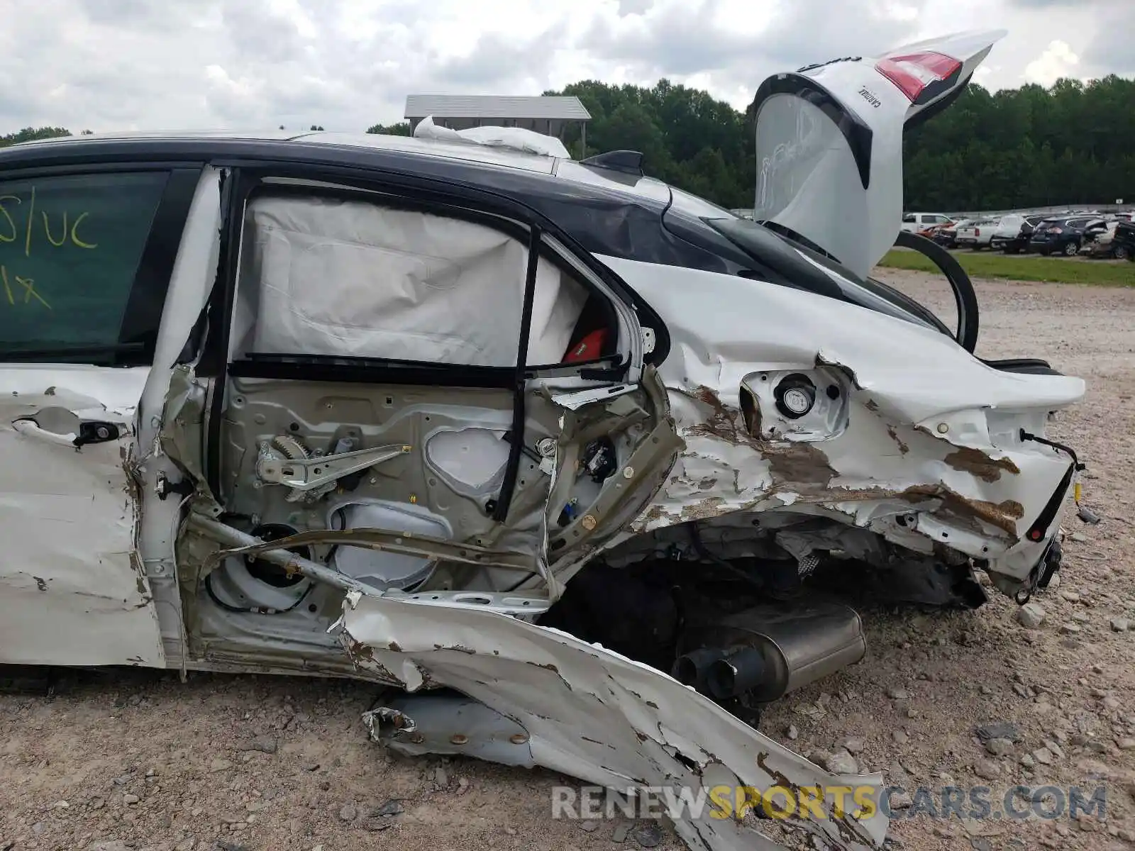 9 Photograph of a damaged car 4T1B61HK1KU290579 TOYOTA CAMRY 2019