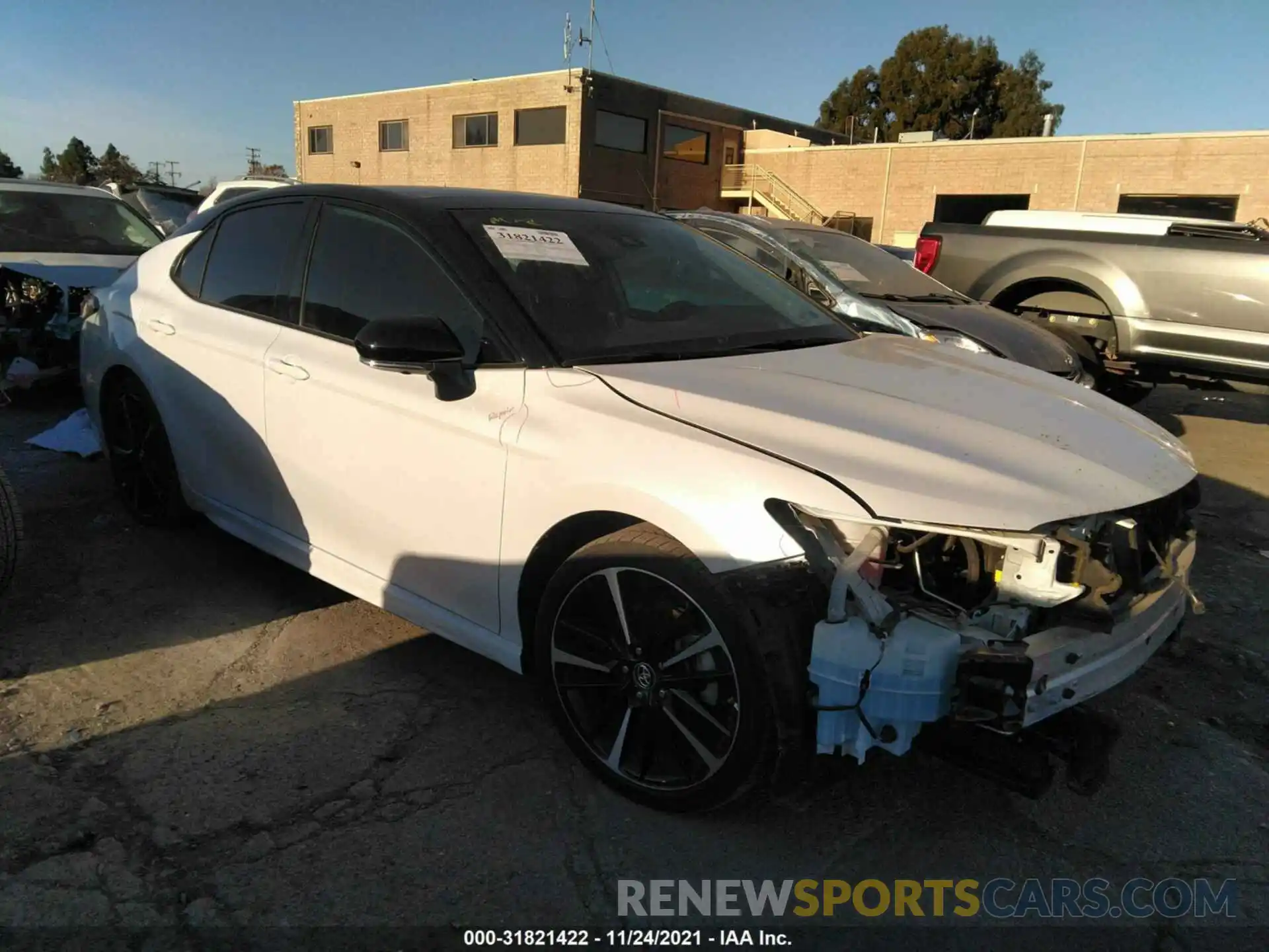 1 Photograph of a damaged car 4T1B61HK1KU298343 TOYOTA CAMRY 2019