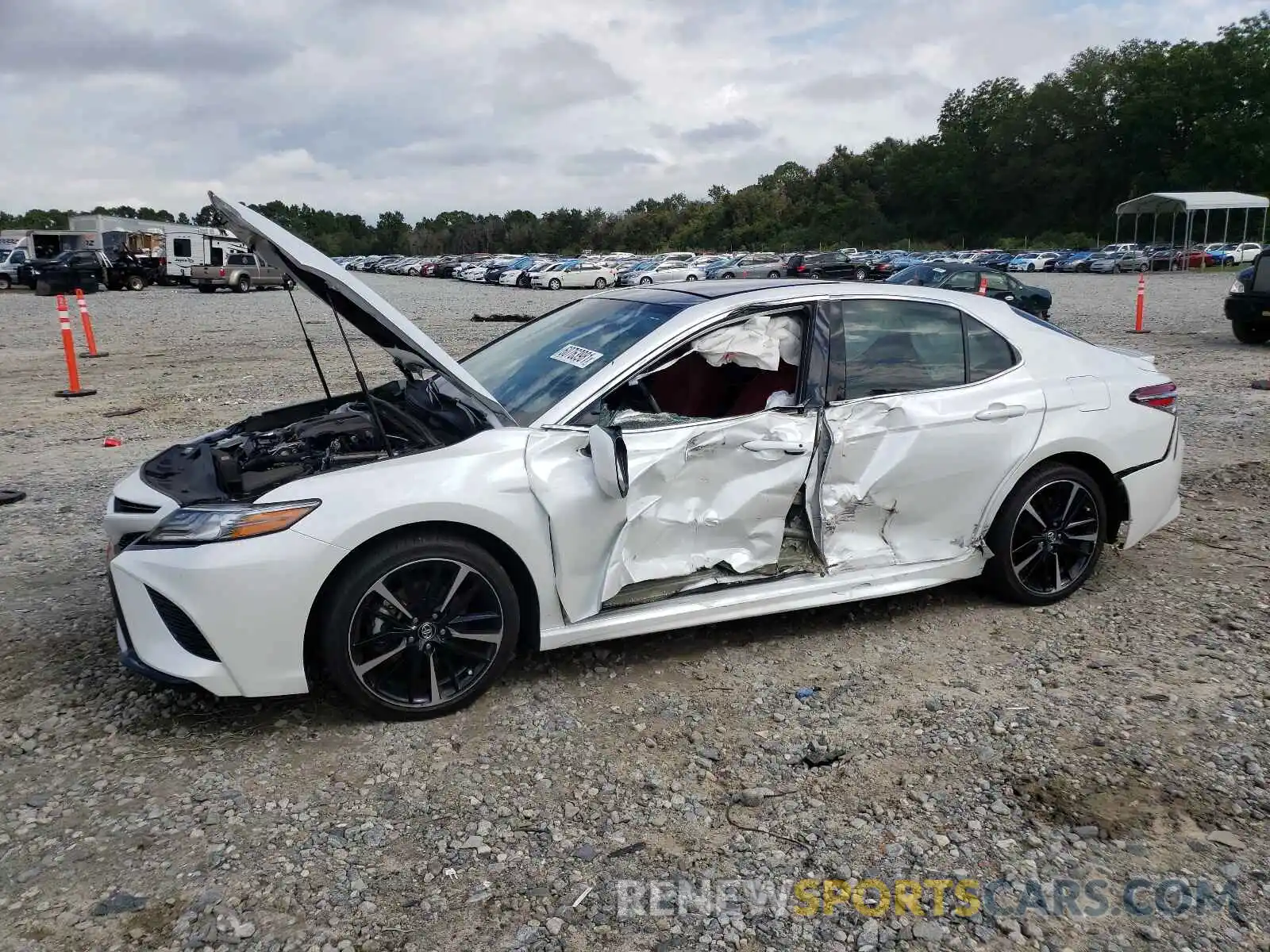 10 Photograph of a damaged car 4T1B61HK1KU679190 TOYOTA CAMRY 2019