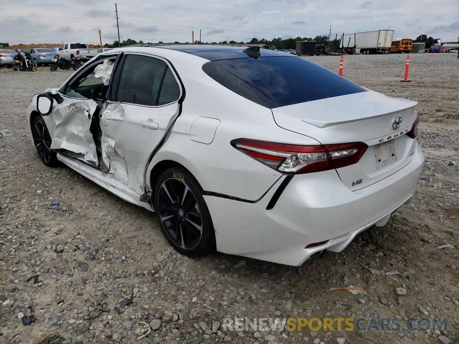 3 Photograph of a damaged car 4T1B61HK1KU679190 TOYOTA CAMRY 2019