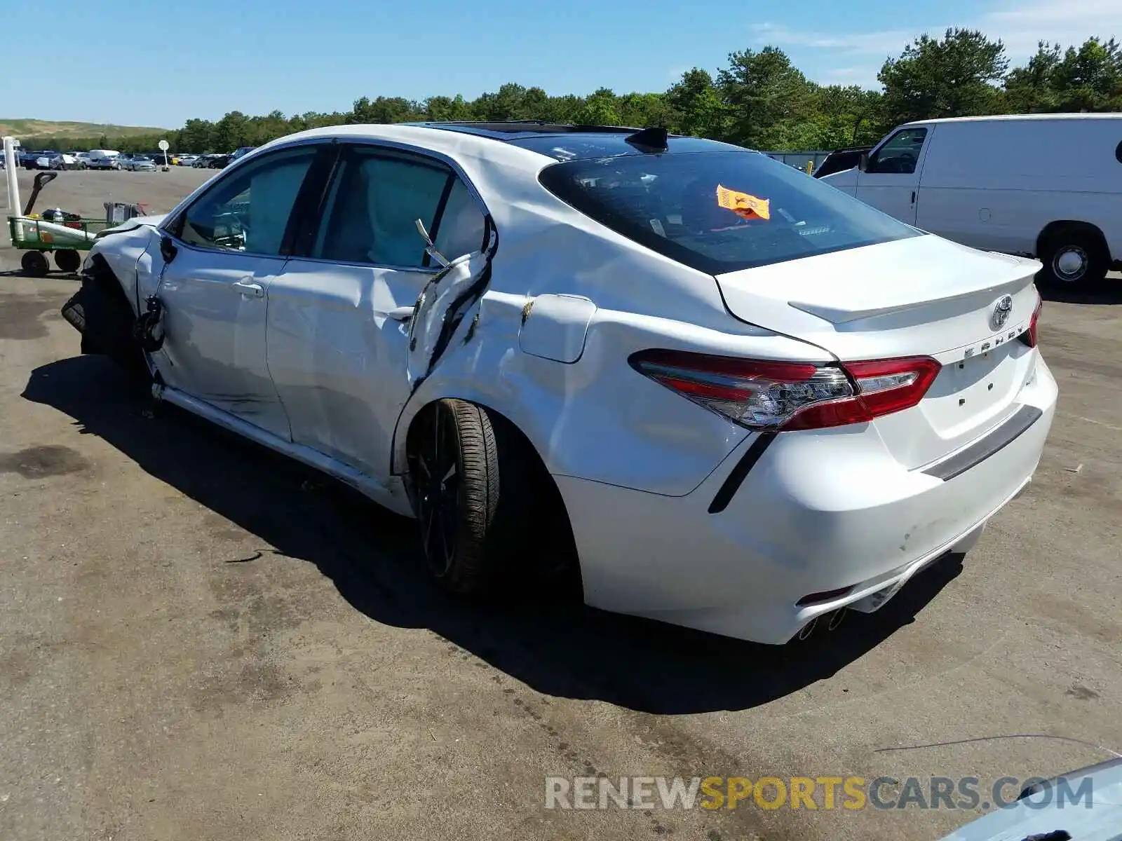 3 Photograph of a damaged car 4T1B61HK1KU683692 TOYOTA CAMRY 2019