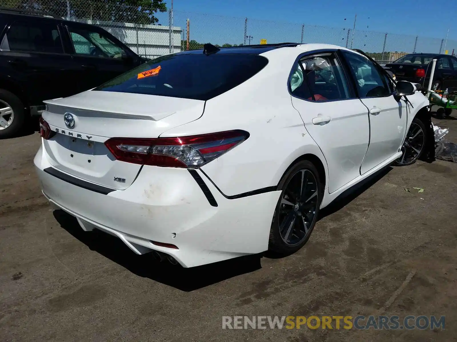 4 Photograph of a damaged car 4T1B61HK1KU683692 TOYOTA CAMRY 2019