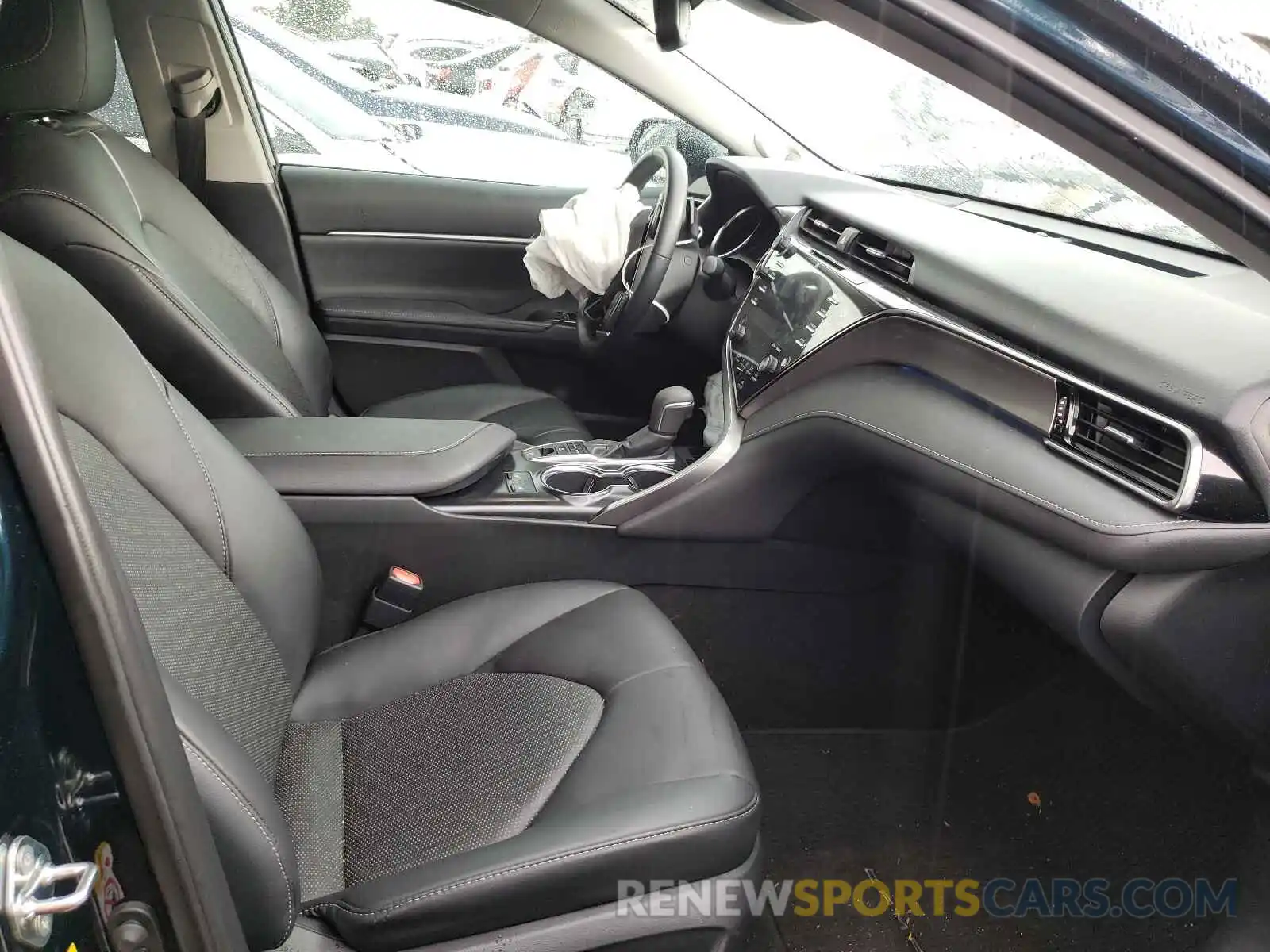 5 Photograph of a damaged car 4T1B61HK1KU700944 TOYOTA CAMRY 2019