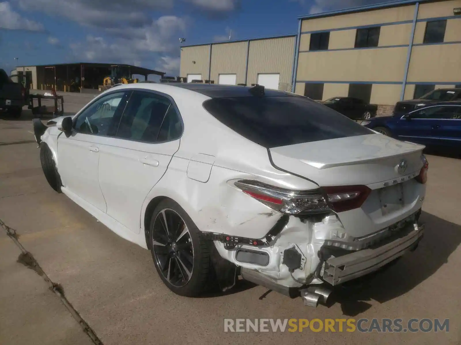 3 Photograph of a damaged car 4T1B61HK1KU701415 TOYOTA CAMRY 2019