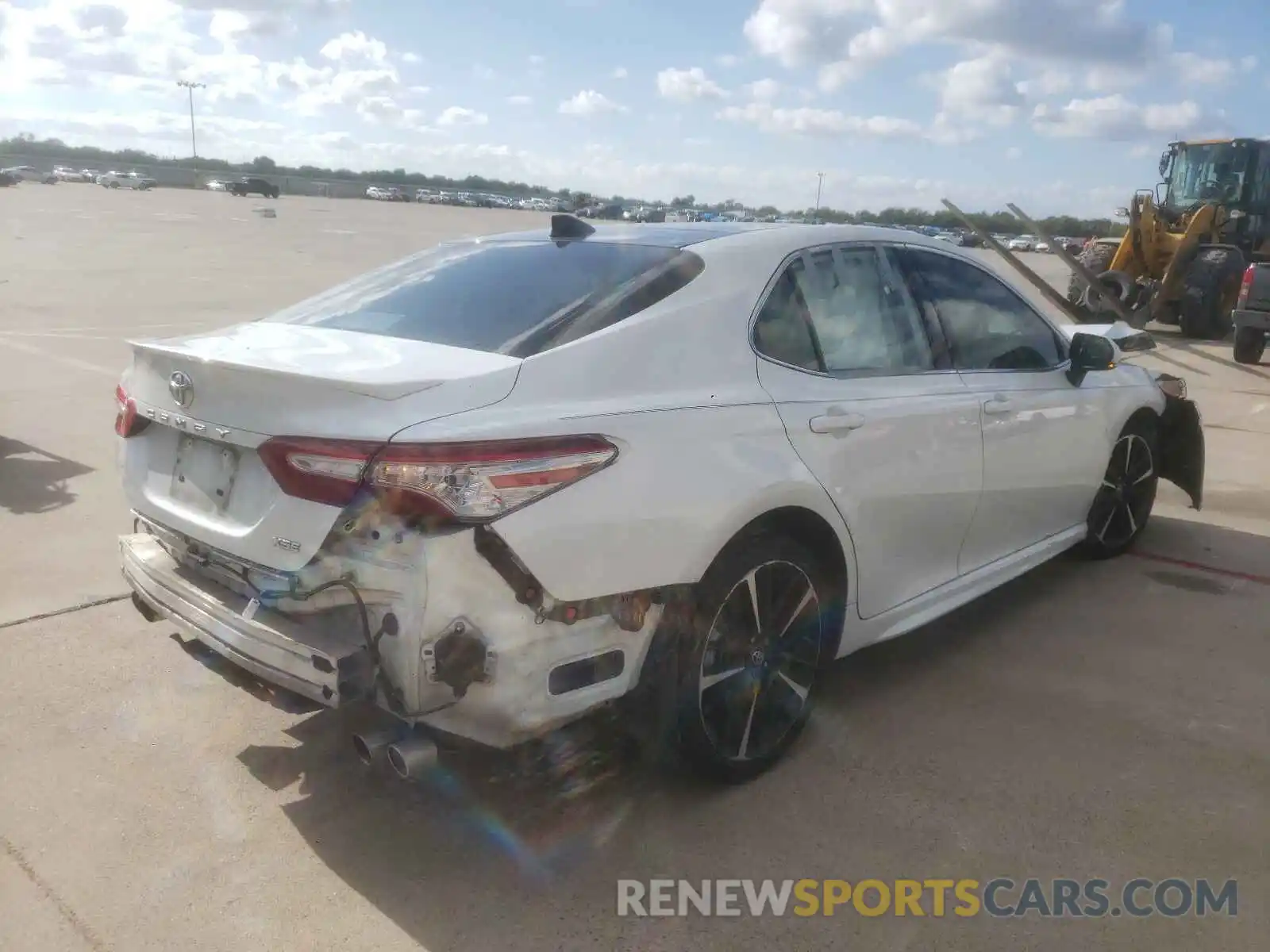 4 Photograph of a damaged car 4T1B61HK1KU701415 TOYOTA CAMRY 2019