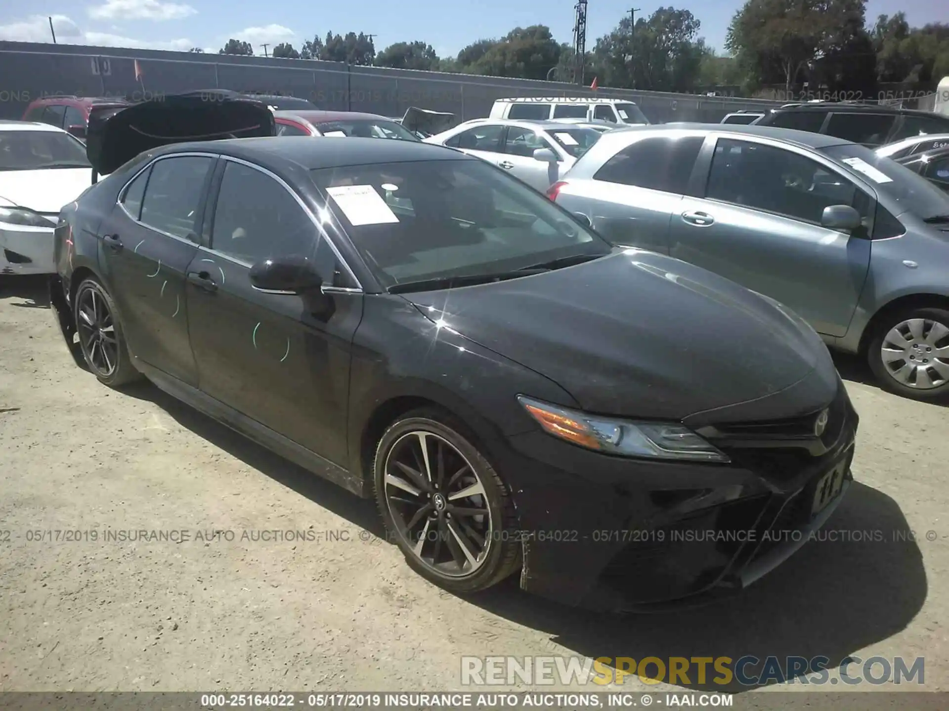 1 Photograph of a damaged car 4T1B61HK1KU701544 TOYOTA CAMRY 2019