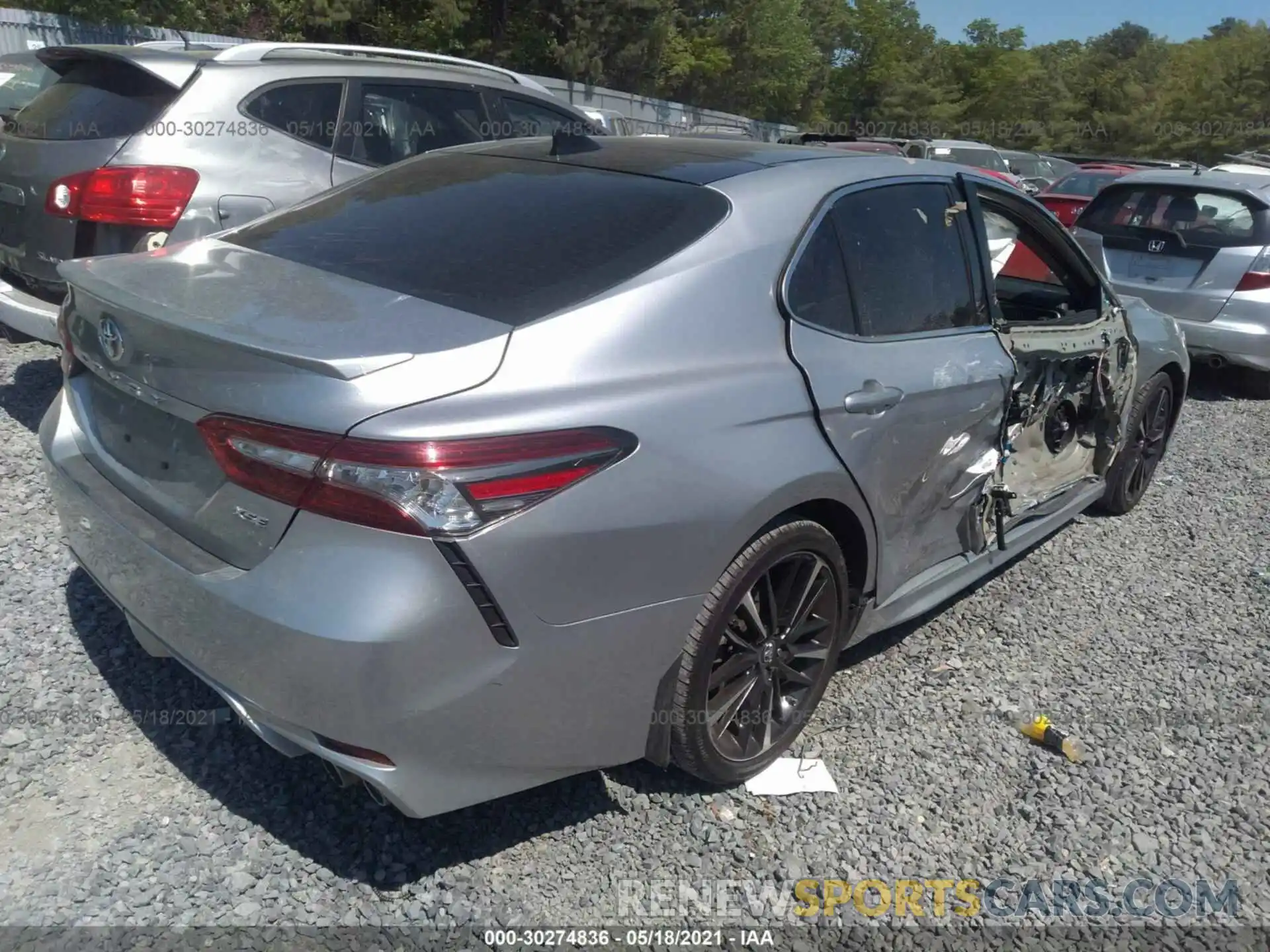 4 Photograph of a damaged car 4T1B61HK1KU703388 TOYOTA CAMRY 2019