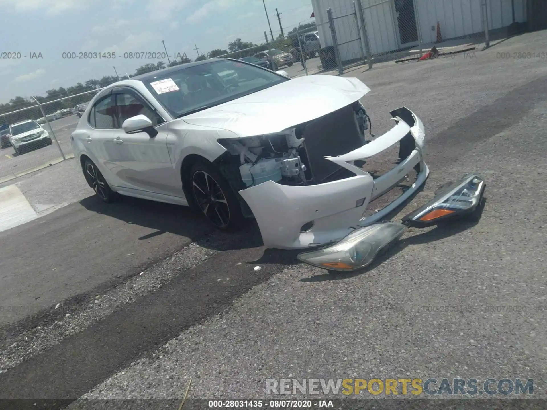 1 Photograph of a damaged car 4T1B61HK1KU704928 TOYOTA CAMRY 2019