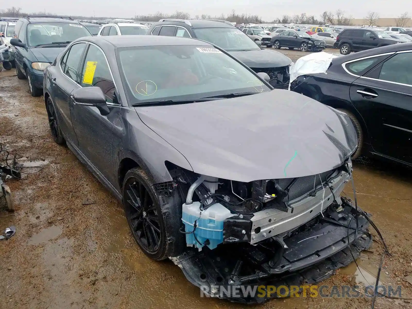 1 Photograph of a damaged car 4T1B61HK1KU708977 TOYOTA CAMRY 2019