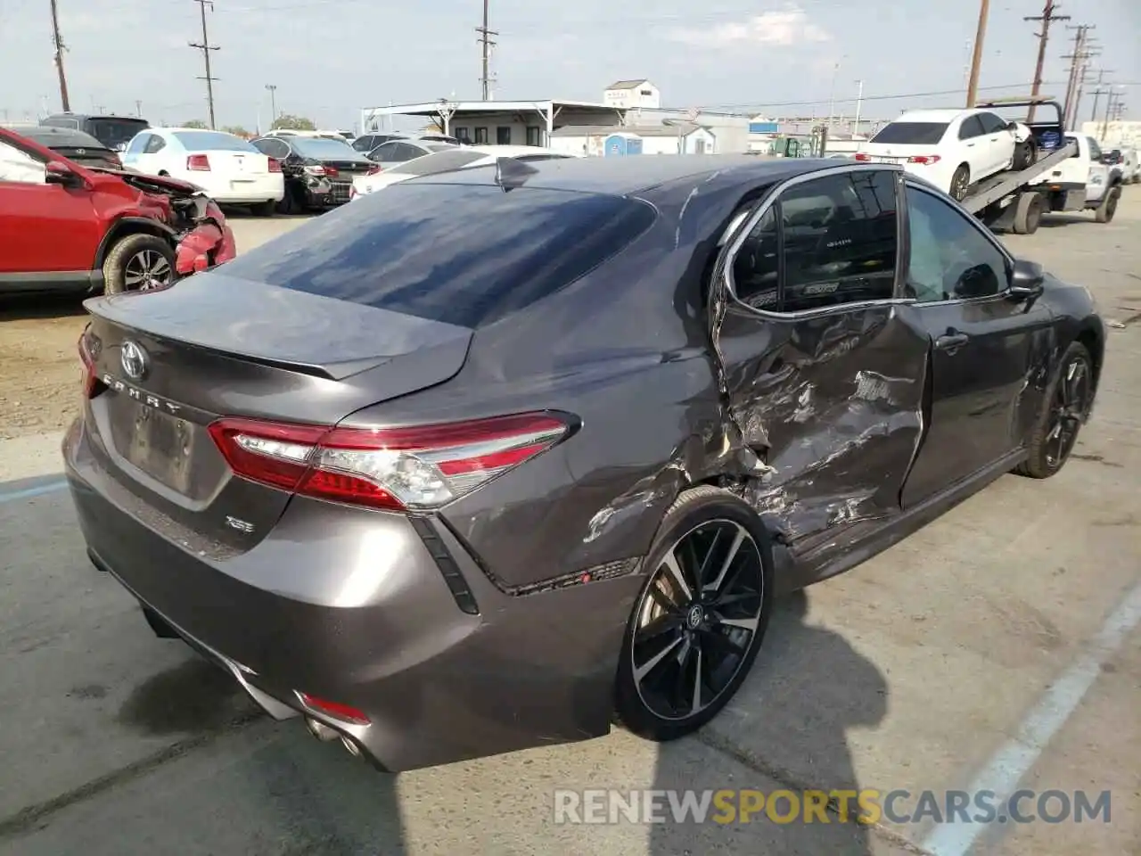 4 Photograph of a damaged car 4T1B61HK1KU712267 TOYOTA CAMRY 2019