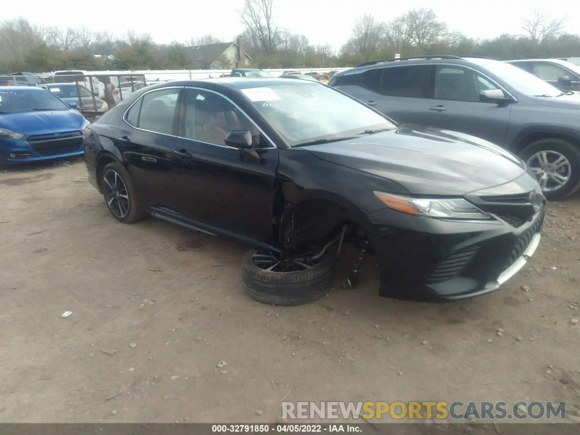 1 Photograph of a damaged car 4T1B61HK1KU720207 TOYOTA CAMRY 2019