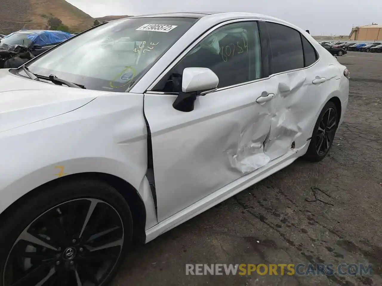 9 Photograph of a damaged car 4T1B61HK1KU735385 TOYOTA CAMRY 2019