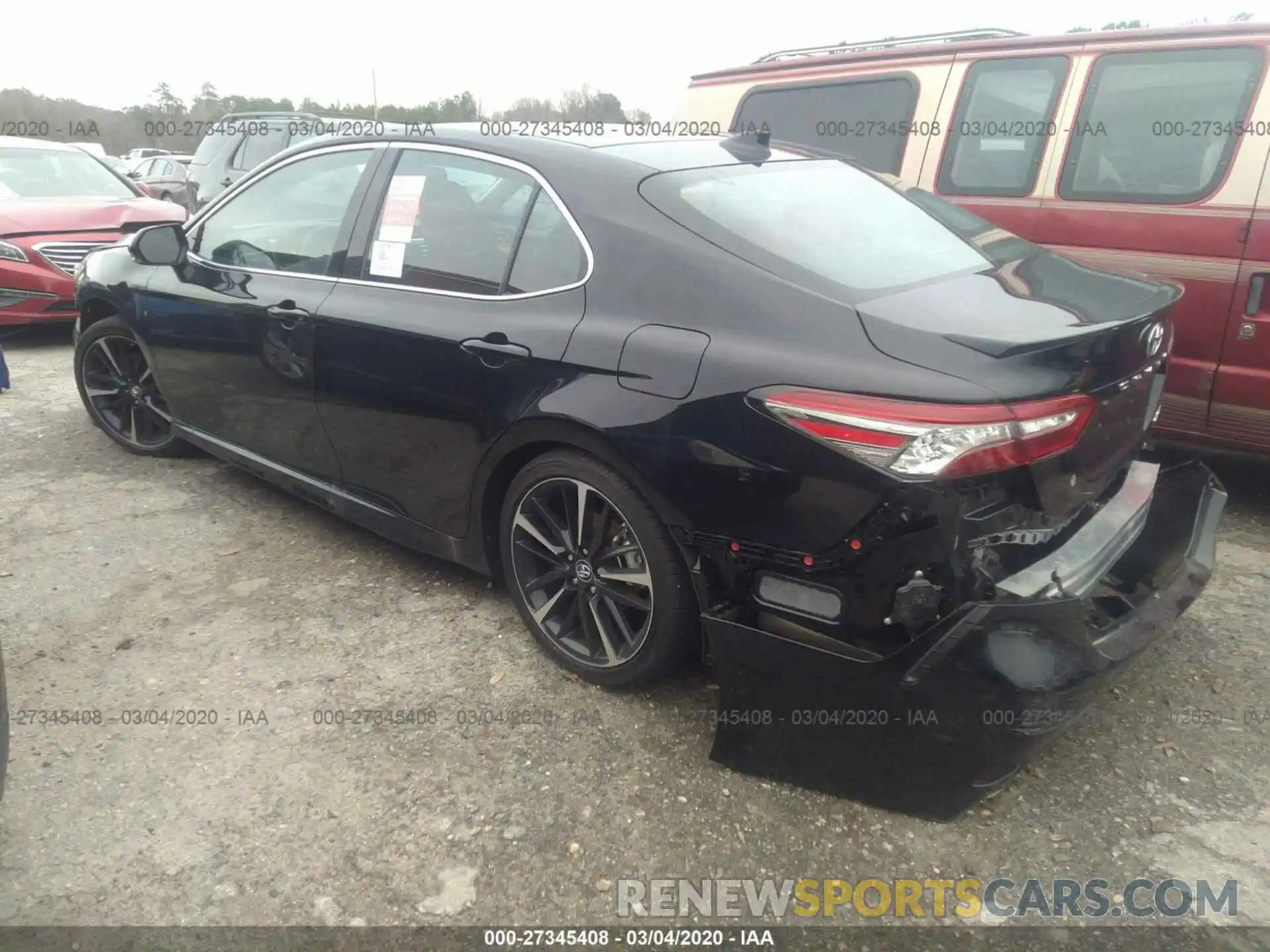 3 Photograph of a damaged car 4T1B61HK1KU735693 TOYOTA CAMRY 2019