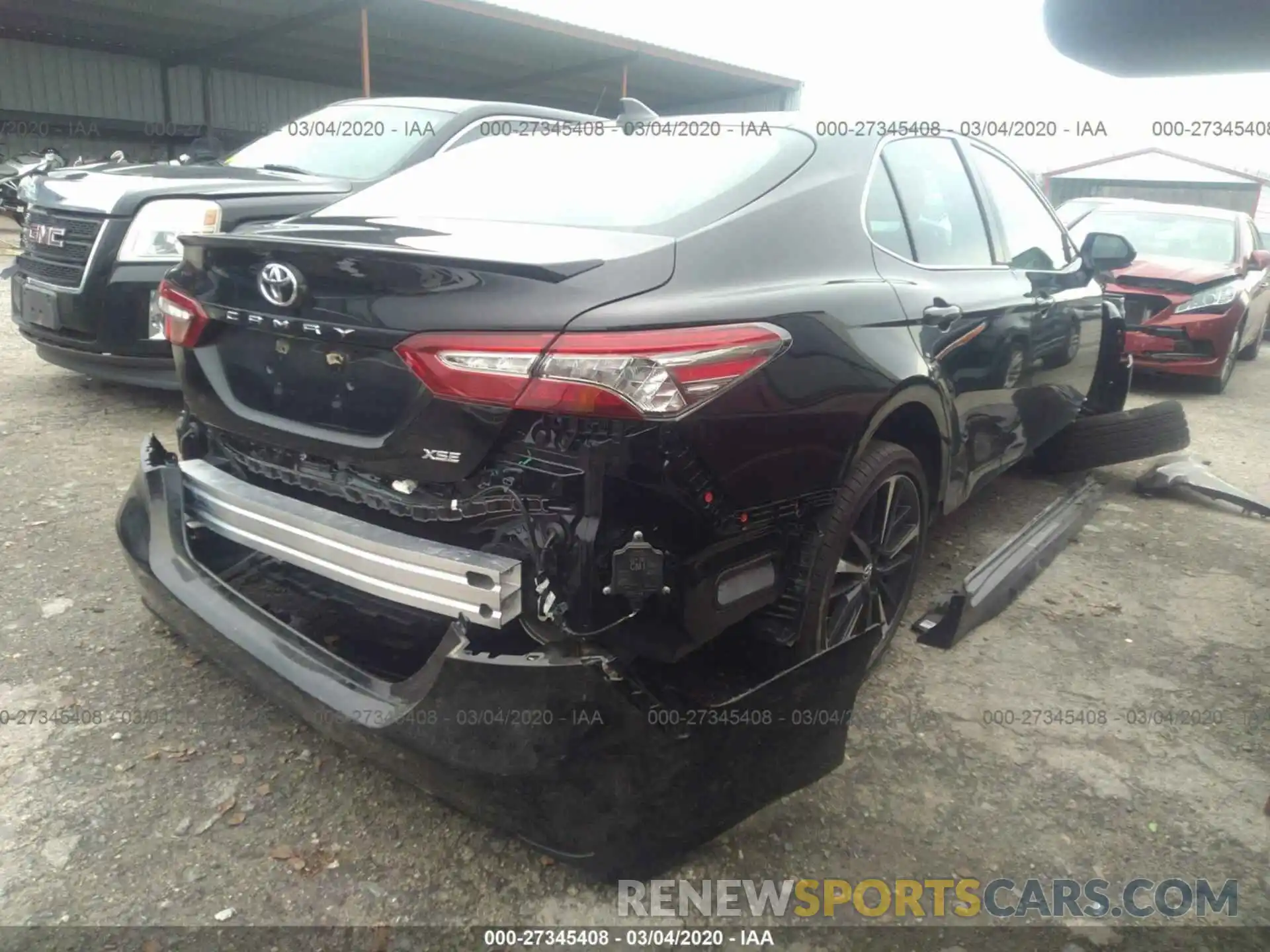 4 Photograph of a damaged car 4T1B61HK1KU735693 TOYOTA CAMRY 2019