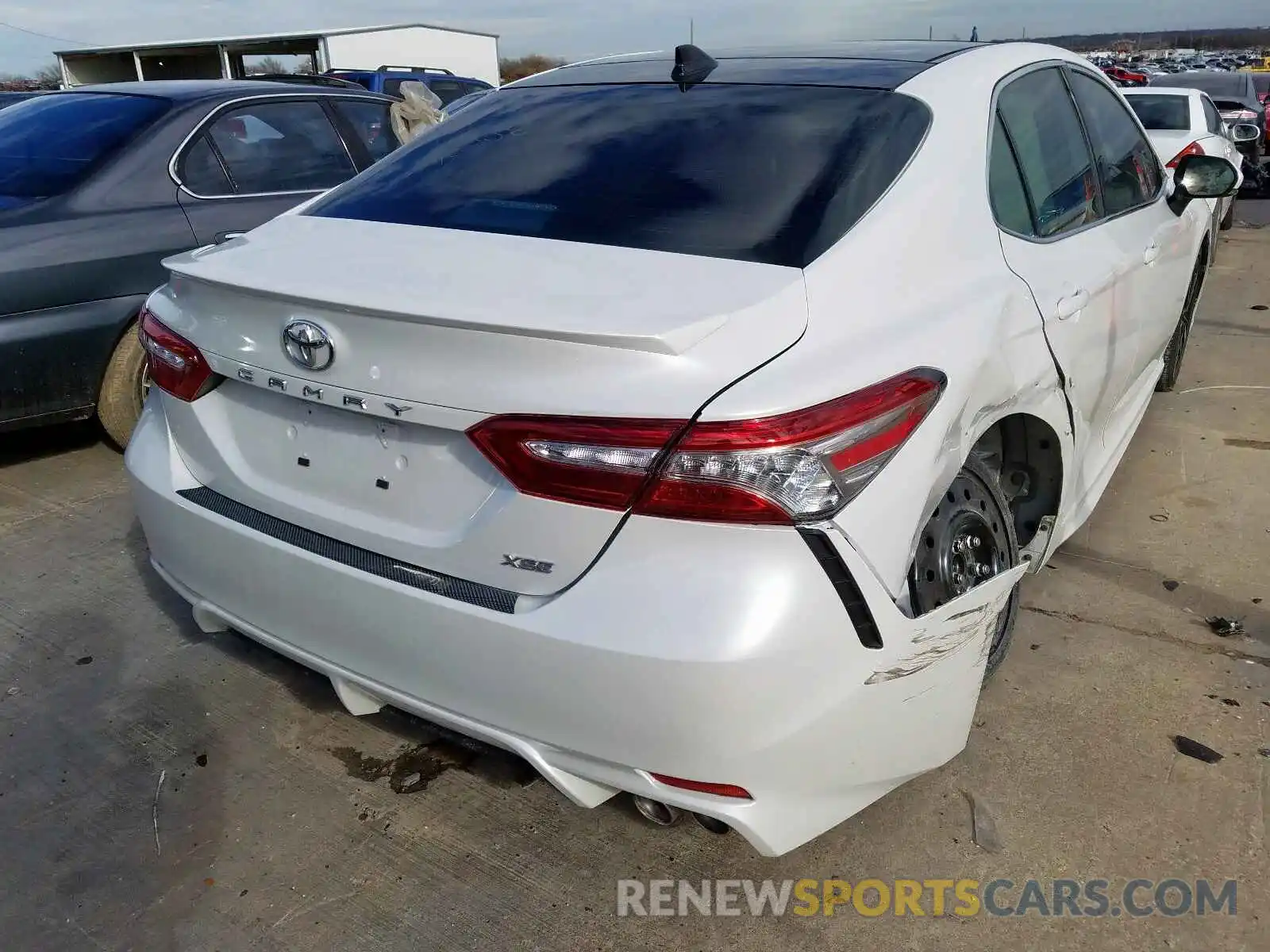 4 Photograph of a damaged car 4T1B61HK1KU739954 TOYOTA CAMRY 2019