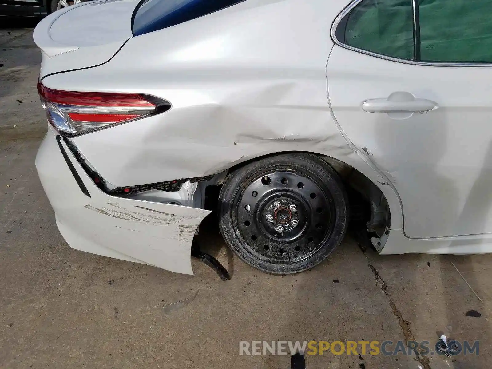 9 Photograph of a damaged car 4T1B61HK1KU739954 TOYOTA CAMRY 2019