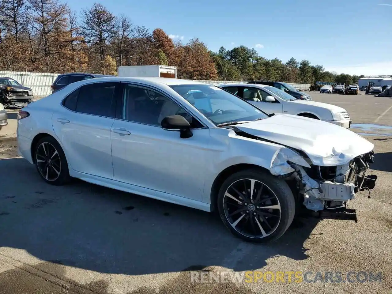 4 Photograph of a damaged car 4T1B61HK1KU745446 TOYOTA CAMRY 2019