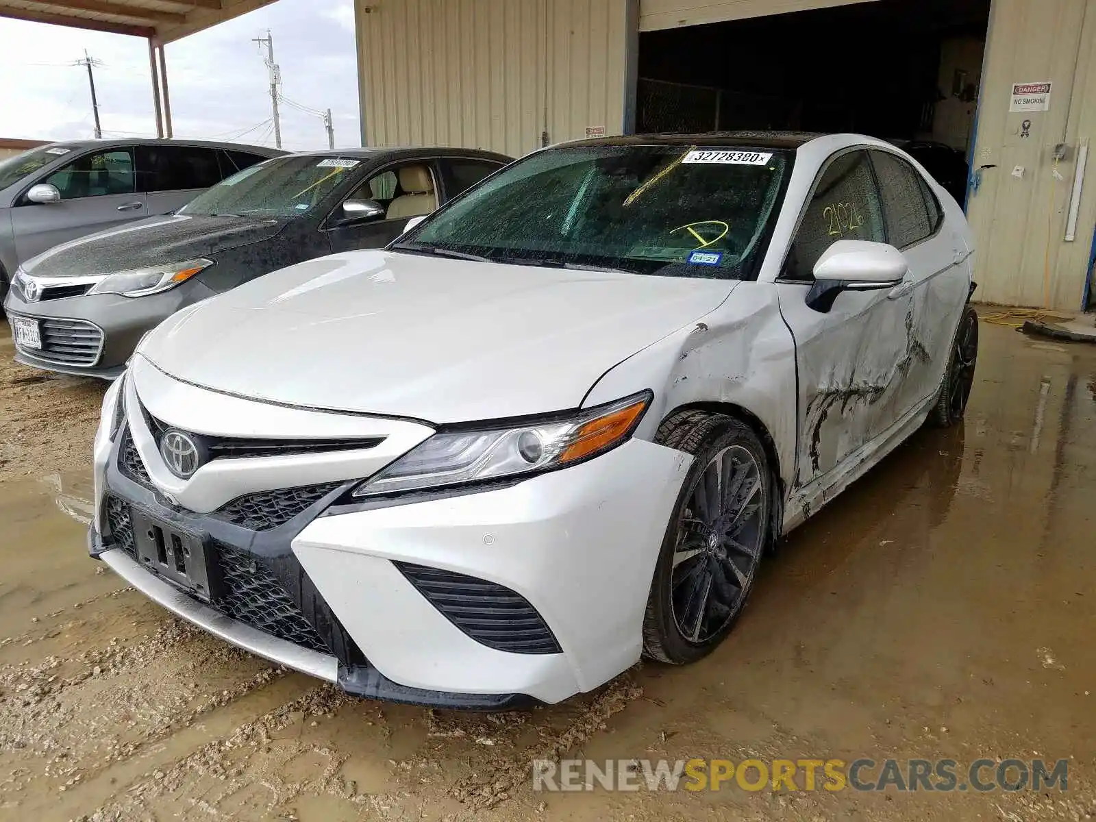 2 Photograph of a damaged car 4T1B61HK1KU752574 TOYOTA CAMRY 2019