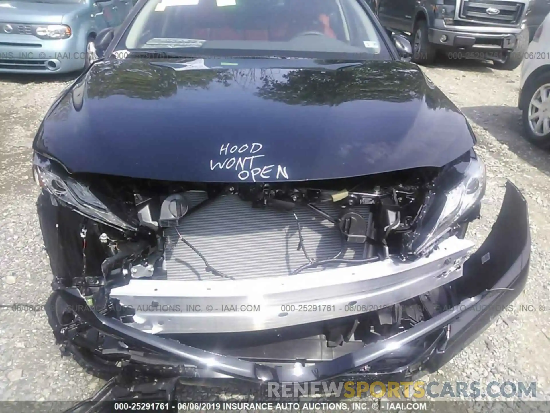 10 Photograph of a damaged car 4T1B61HK1KU758150 TOYOTA CAMRY 2019