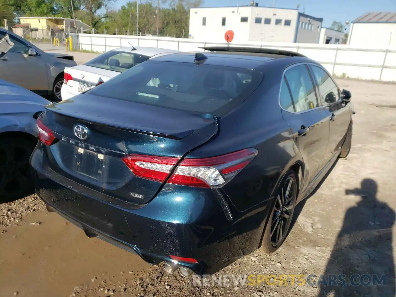 4 Photograph of a damaged car 4T1B61HK1KU761565 TOYOTA CAMRY 2019