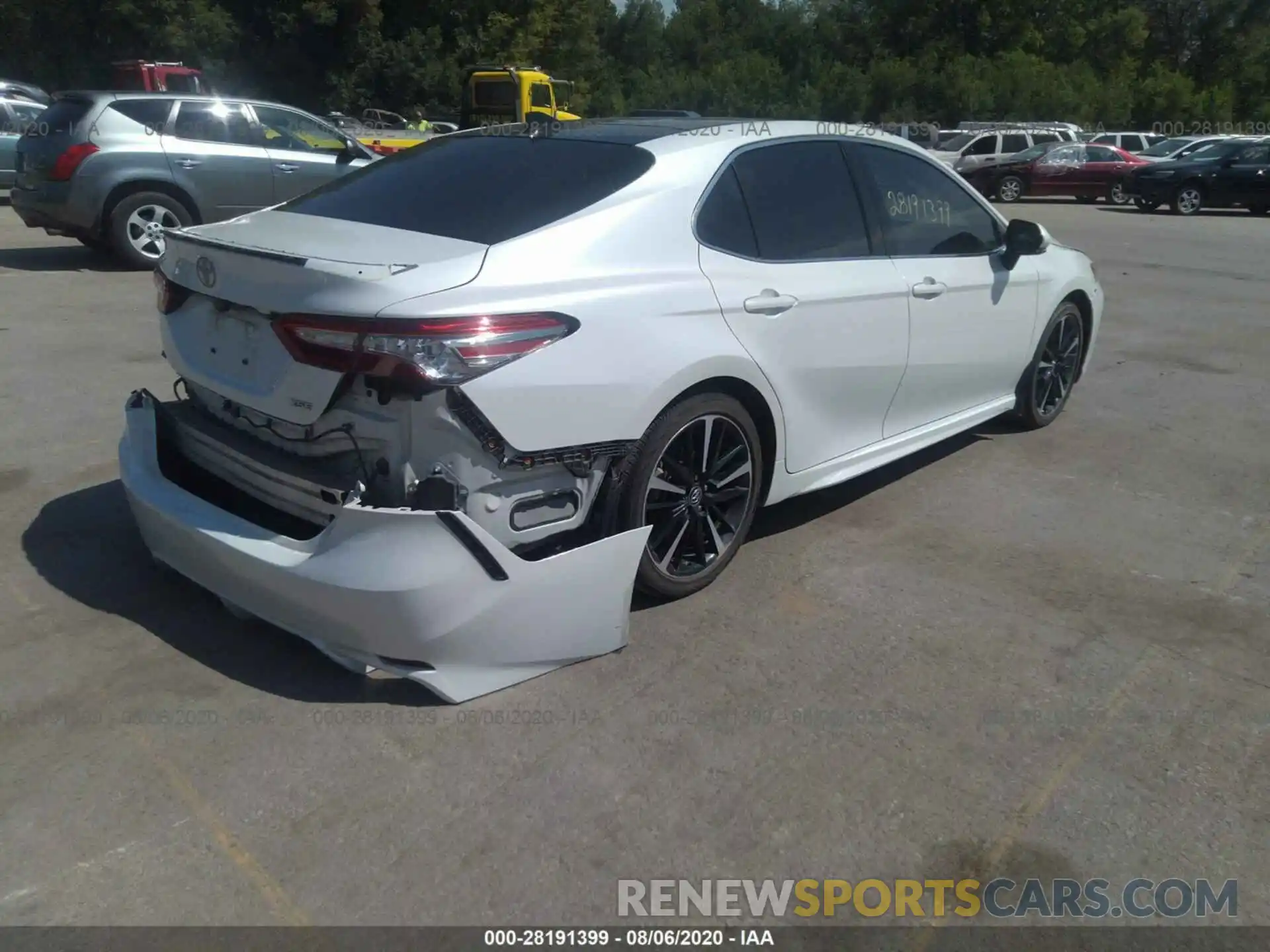 4 Photograph of a damaged car 4T1B61HK1KU765471 TOYOTA CAMRY 2019