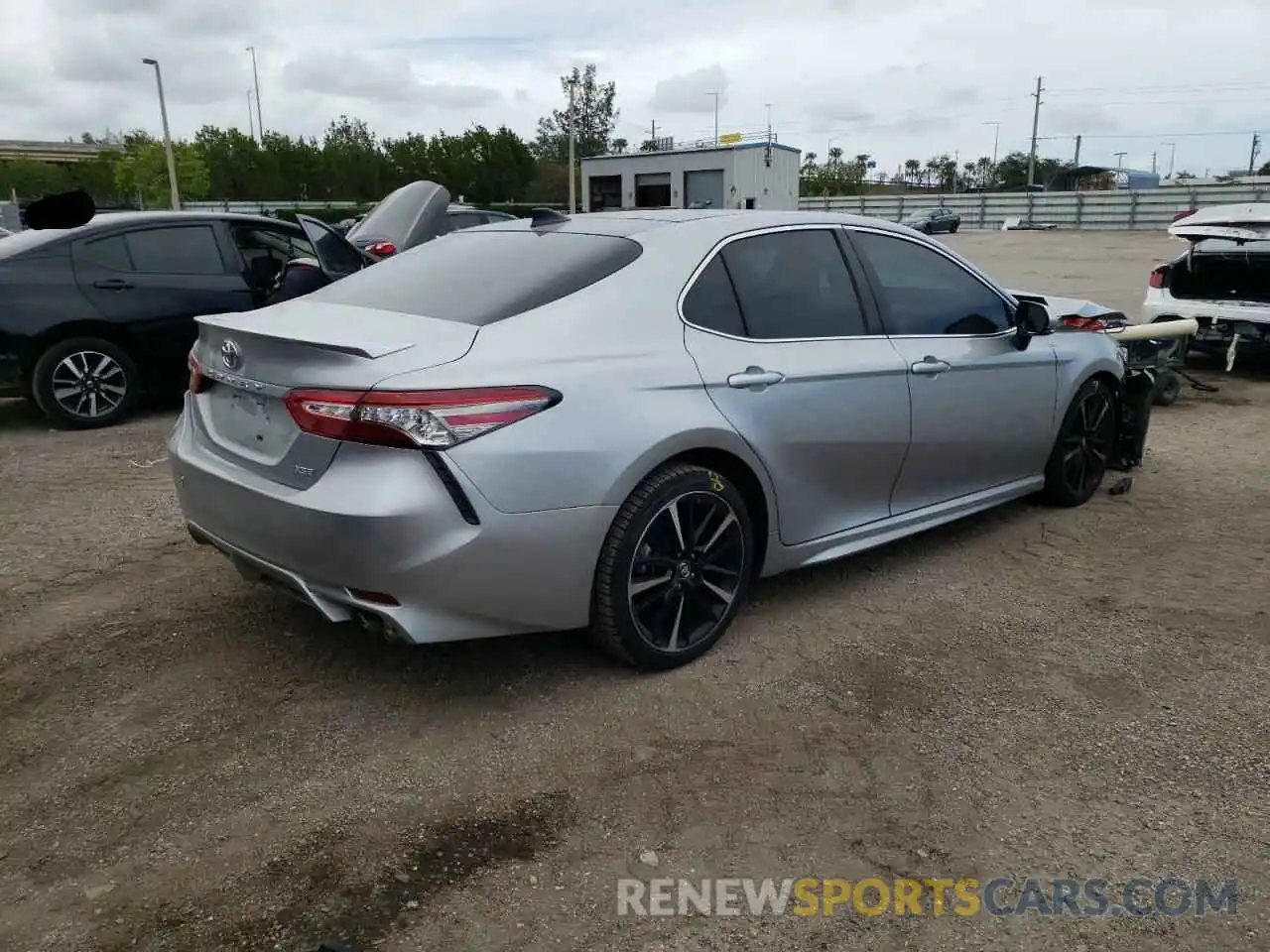 4 Photograph of a damaged car 4T1B61HK1KU765891 TOYOTA CAMRY 2019