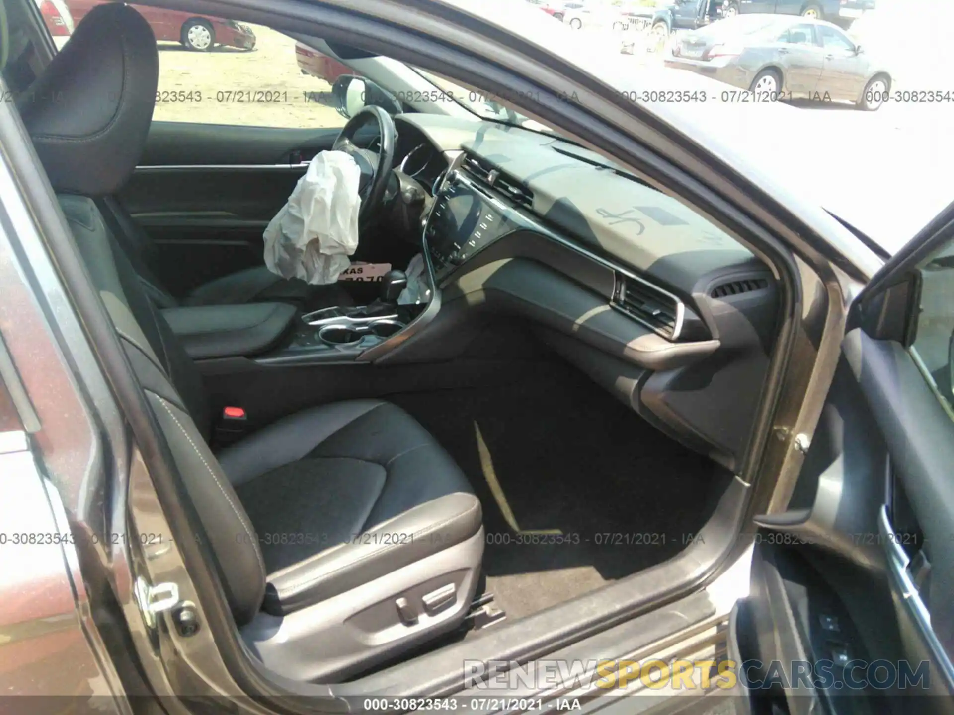 5 Photograph of a damaged car 4T1B61HK1KU786515 TOYOTA CAMRY 2019