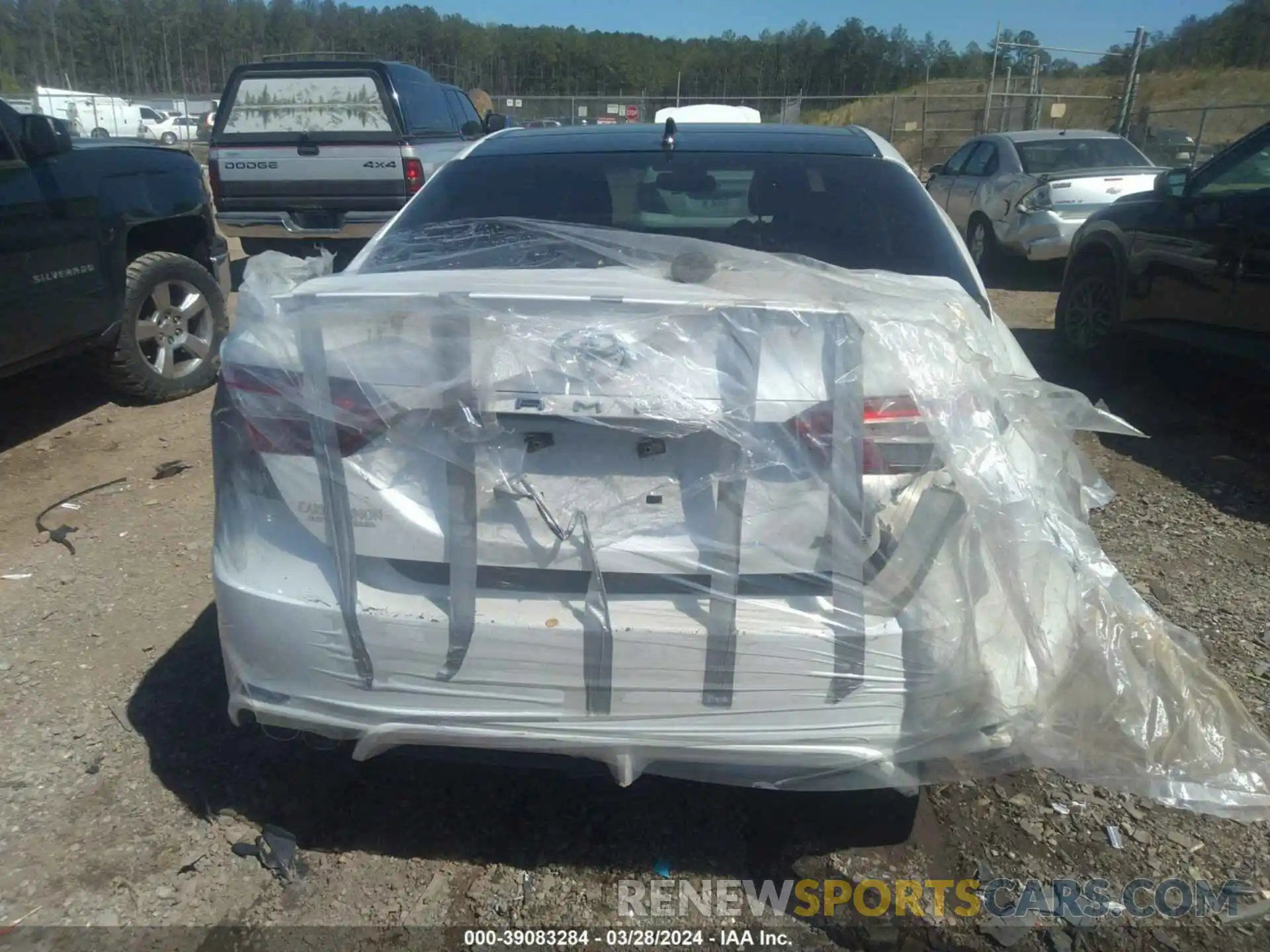 16 Photograph of a damaged car 4T1B61HK1KU791228 TOYOTA CAMRY 2019