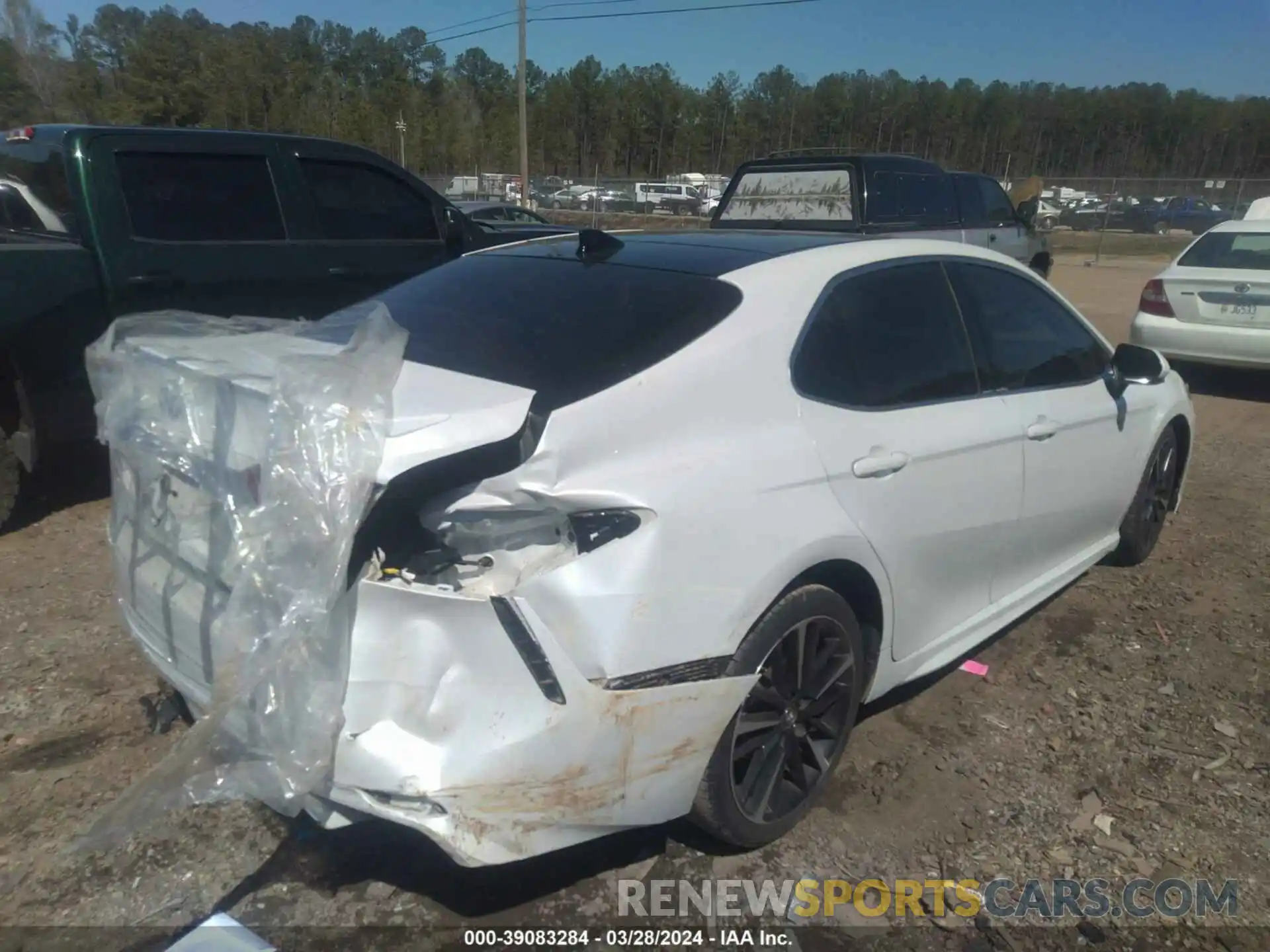 17 Photograph of a damaged car 4T1B61HK1KU791228 TOYOTA CAMRY 2019