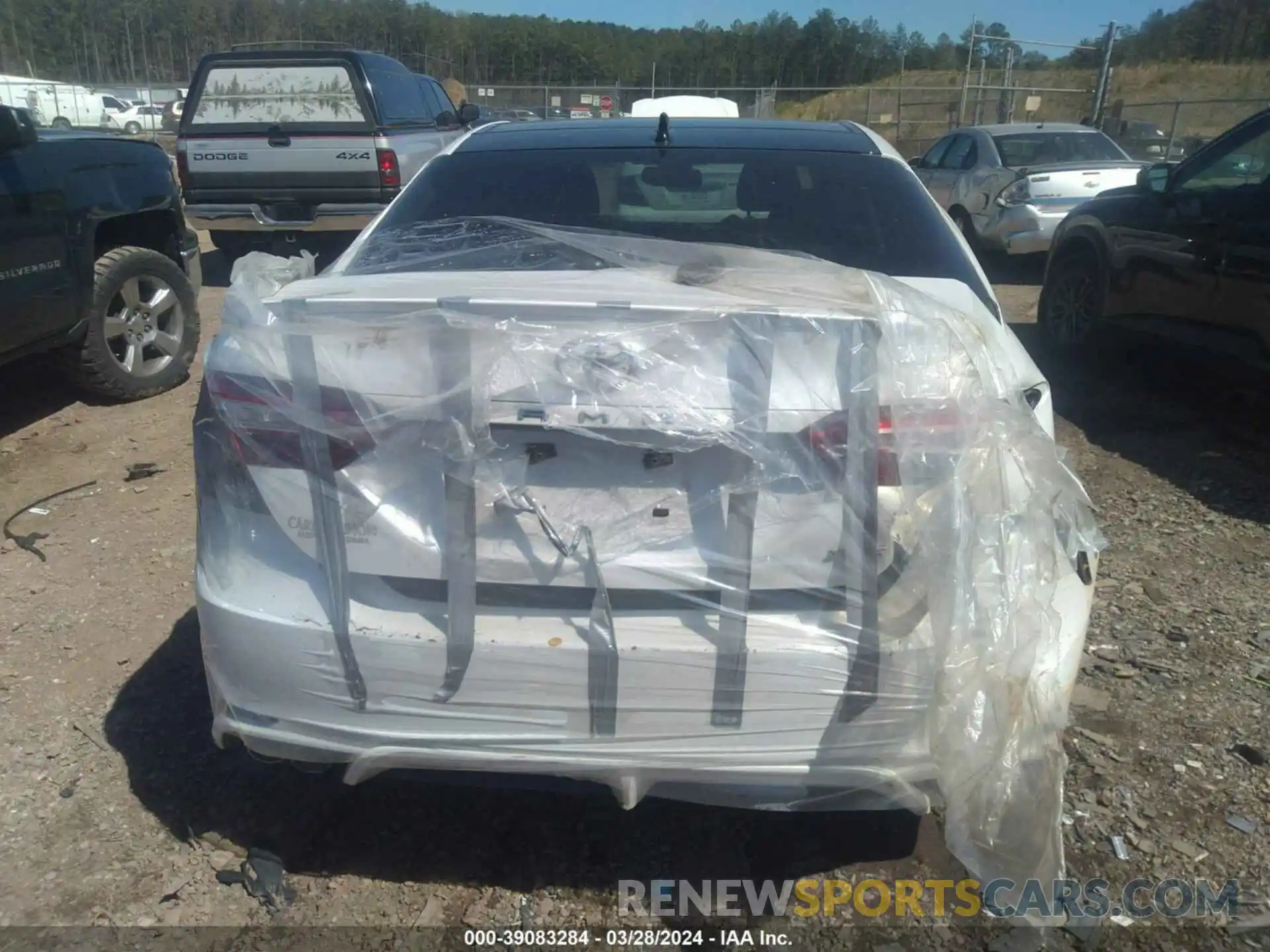 18 Photograph of a damaged car 4T1B61HK1KU791228 TOYOTA CAMRY 2019