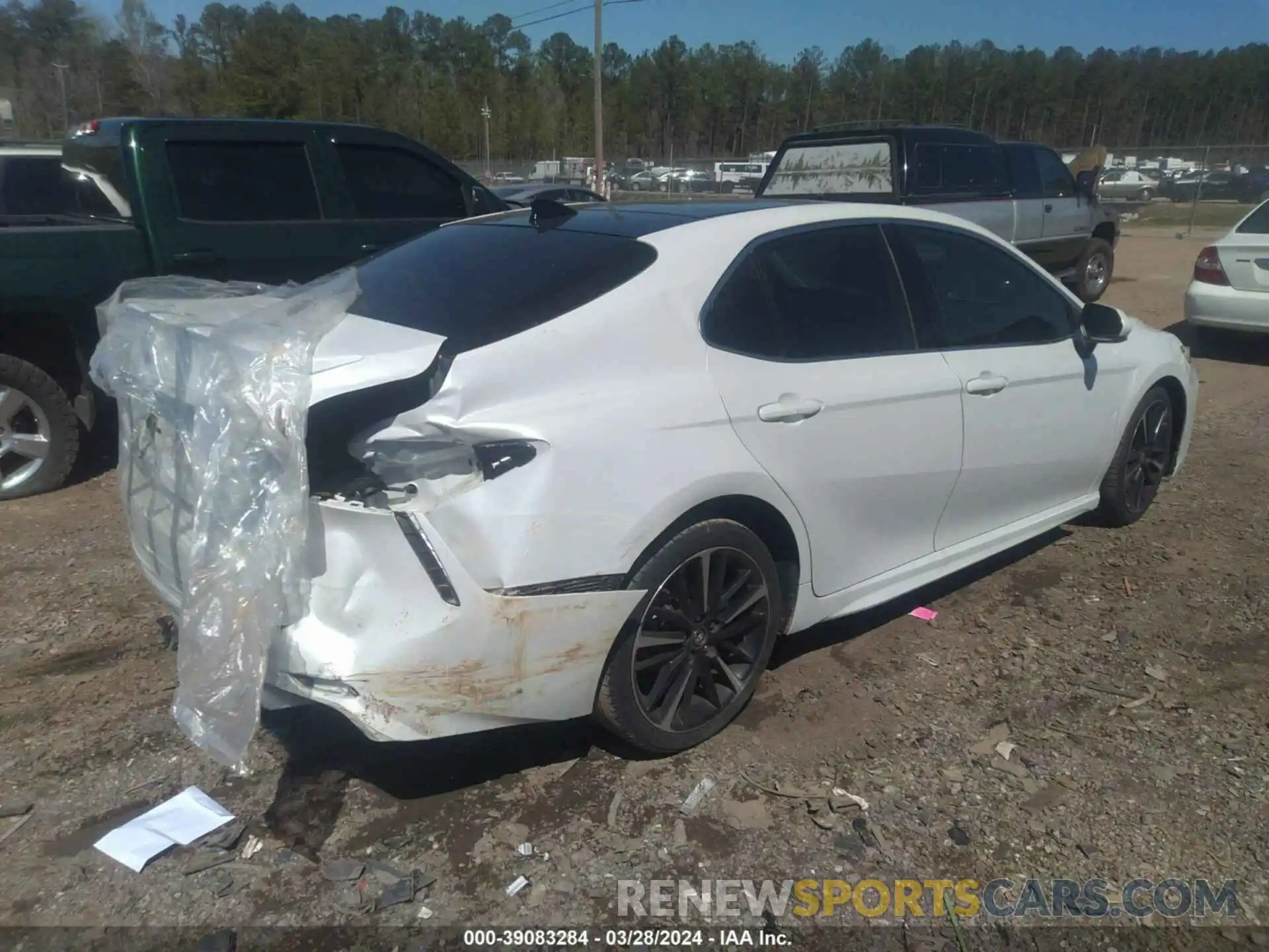 4 Photograph of a damaged car 4T1B61HK1KU791228 TOYOTA CAMRY 2019