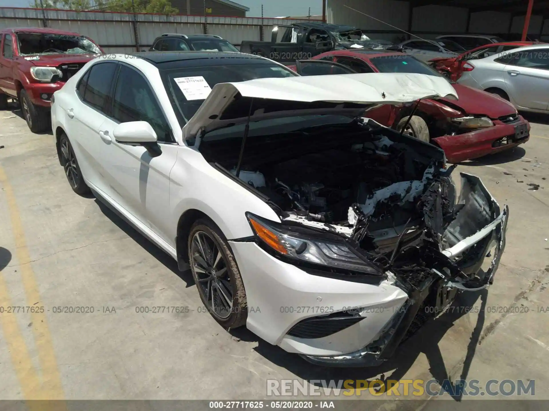 1 Photograph of a damaged car 4T1B61HK1KU815382 TOYOTA CAMRY 2019