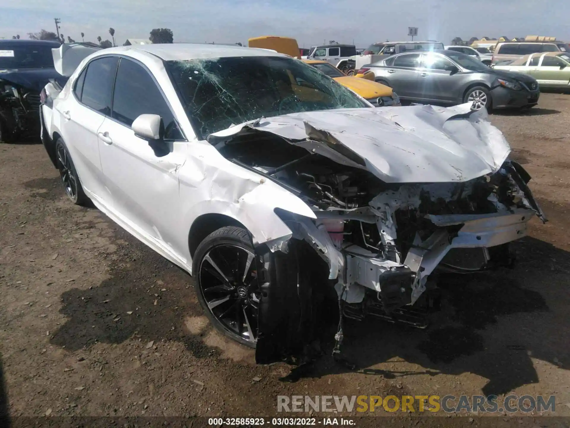 1 Photograph of a damaged car 4T1B61HK1KU831873 TOYOTA CAMRY 2019