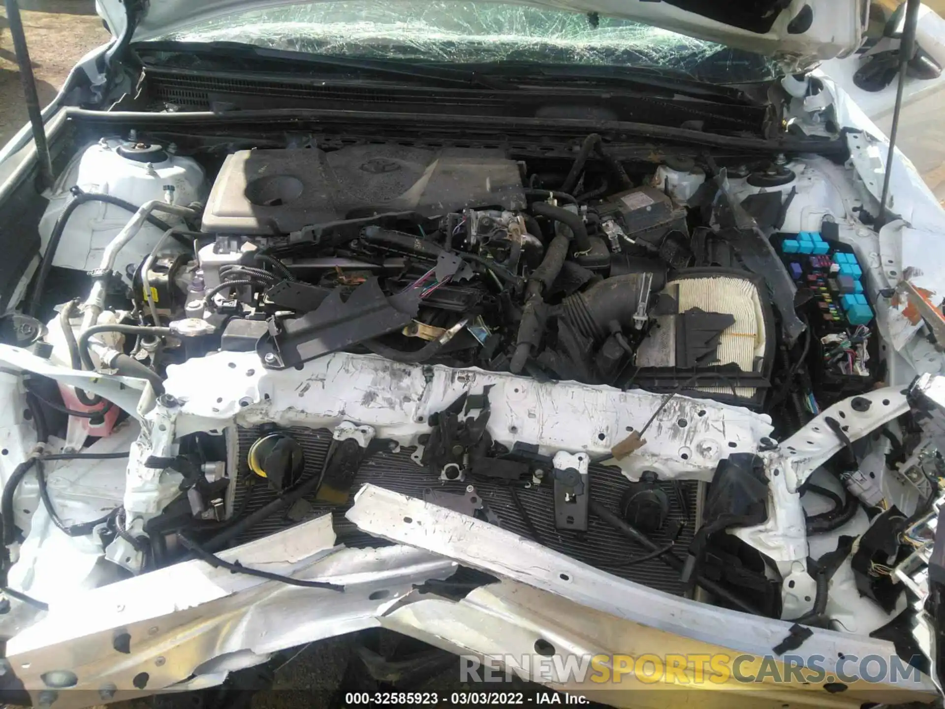 10 Photograph of a damaged car 4T1B61HK1KU831873 TOYOTA CAMRY 2019