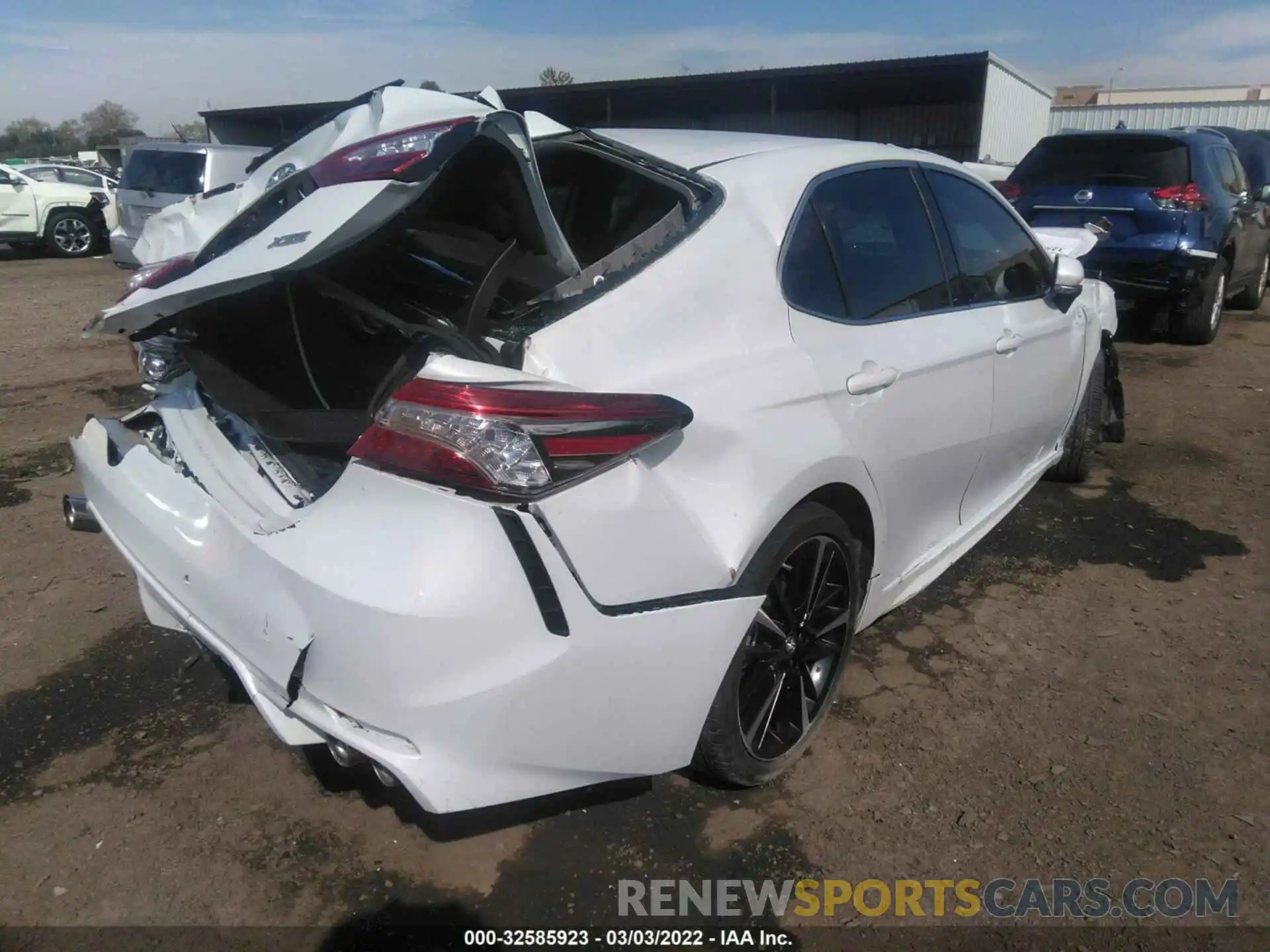 4 Photograph of a damaged car 4T1B61HK1KU831873 TOYOTA CAMRY 2019