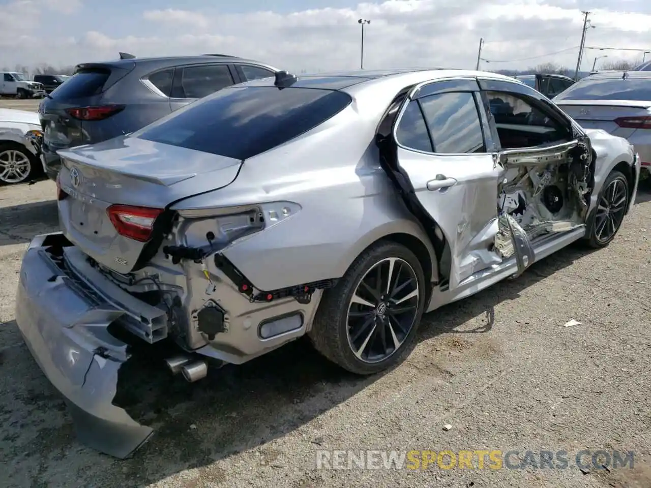 4 Photograph of a damaged car 4T1B61HK1KU846454 TOYOTA CAMRY 2019