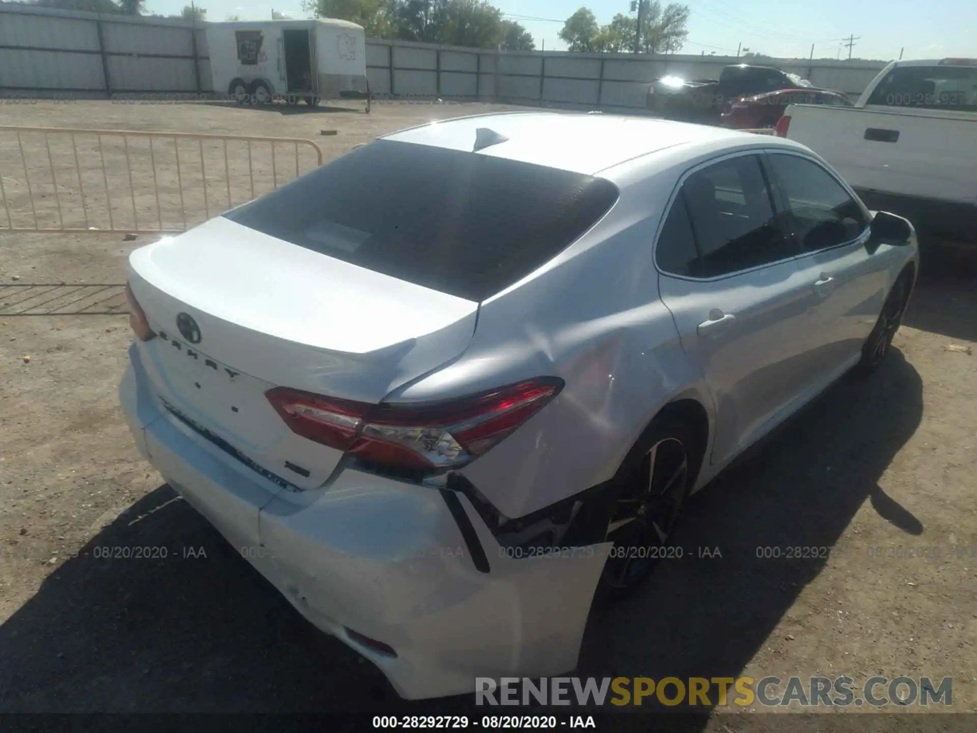 4 Photograph of a damaged car 4T1B61HK1KU851735 TOYOTA CAMRY 2019