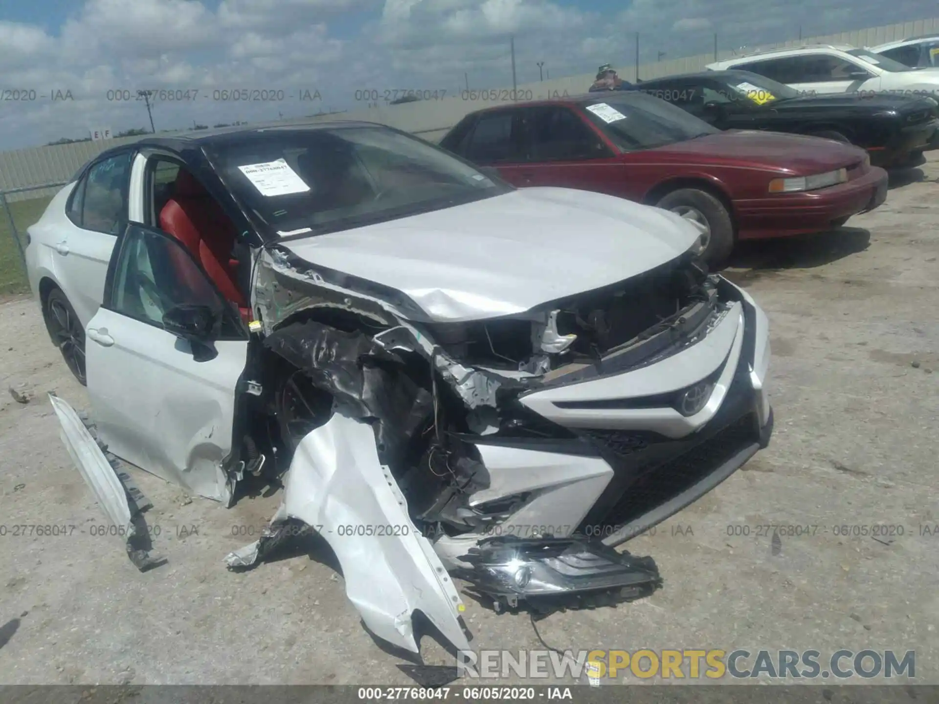 1 Photograph of a damaged car 4T1B61HK2KU170872 TOYOTA CAMRY 2019