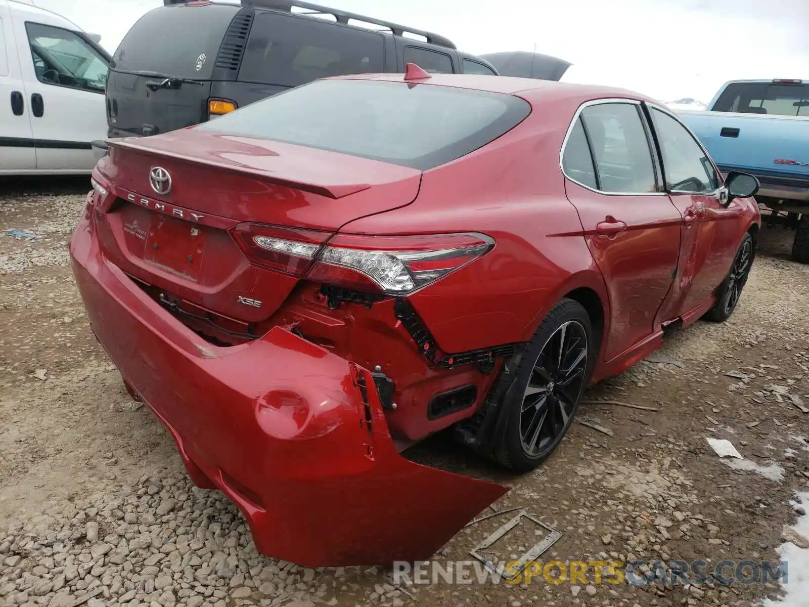 4 Photograph of a damaged car 4T1B61HK2KU173044 TOYOTA CAMRY 2019