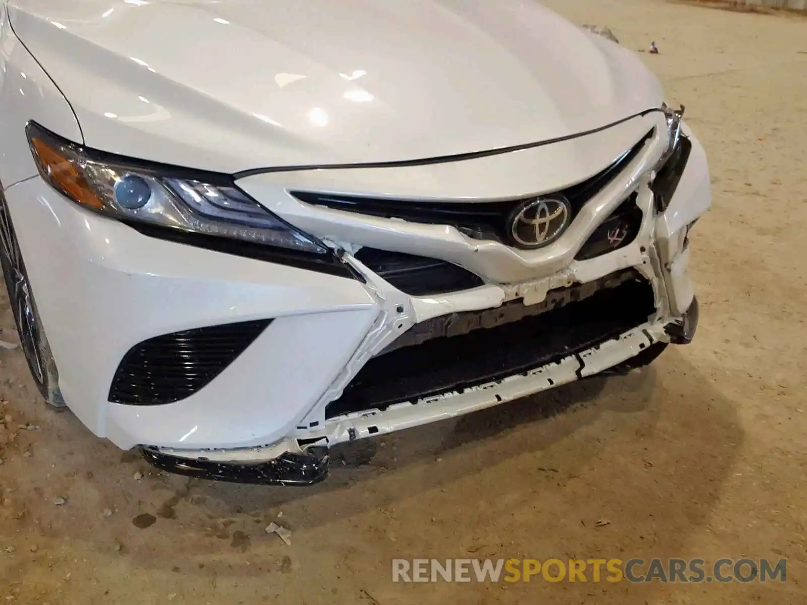 9 Photograph of a damaged car 4T1B61HK2KU175540 TOYOTA CAMRY 2019