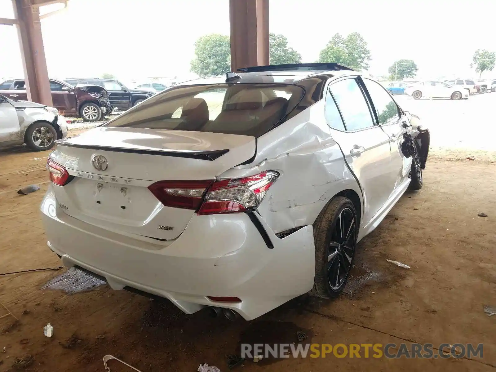 4 Photograph of a damaged car 4T1B61HK2KU193486 TOYOTA CAMRY 2019