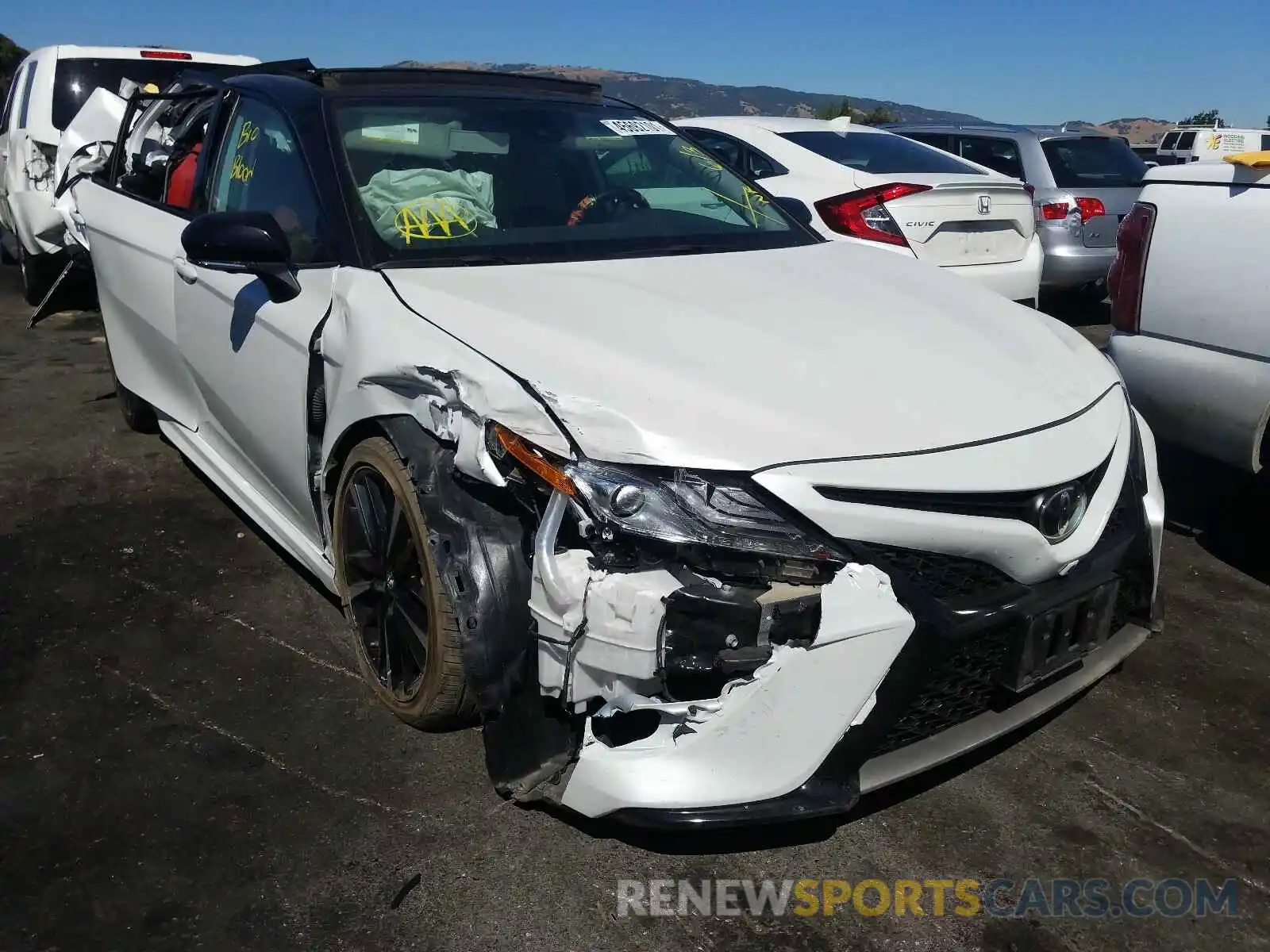 1 Photograph of a damaged car 4T1B61HK2KU198624 TOYOTA CAMRY 2019