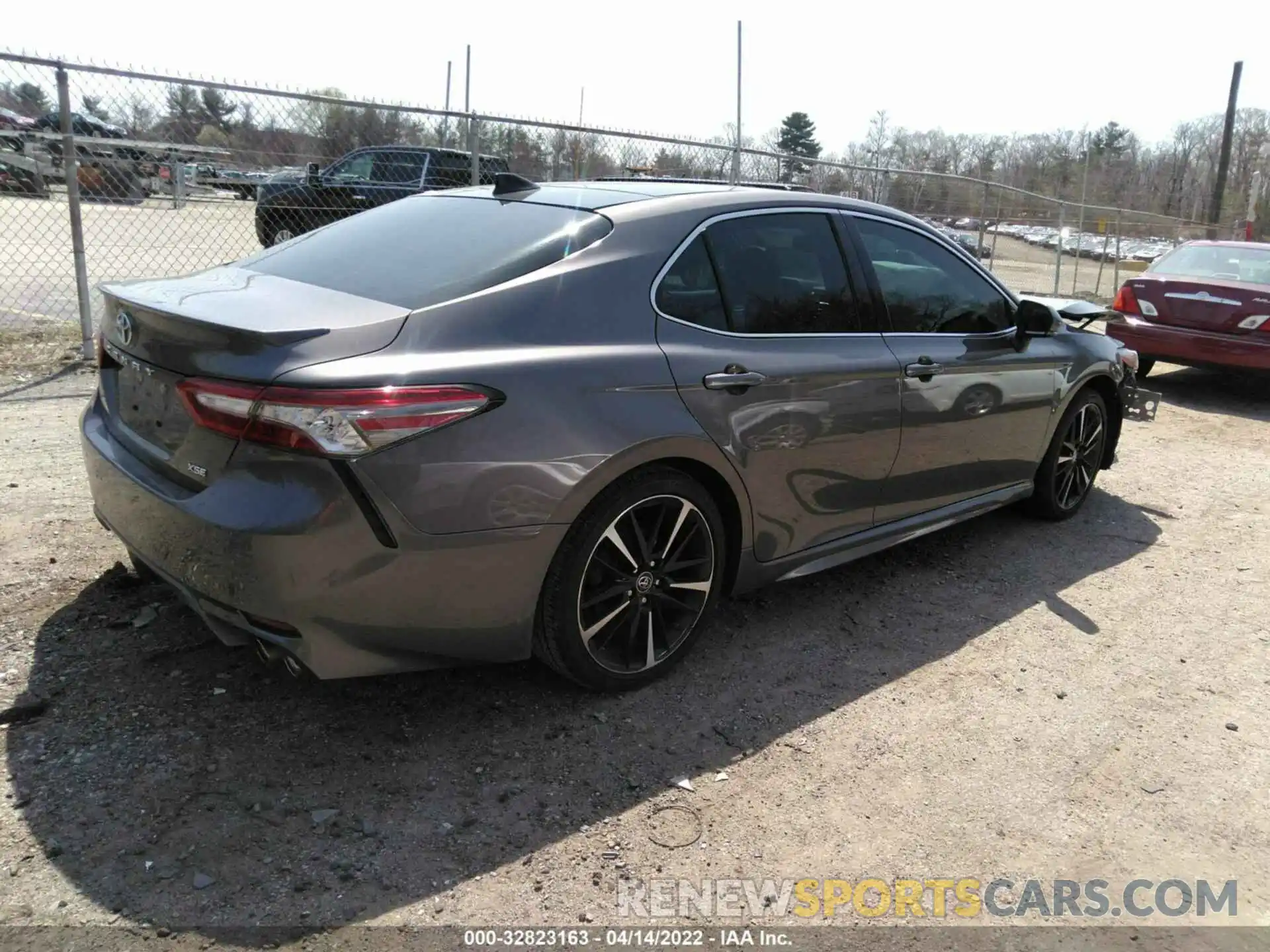 4 Photograph of a damaged car 4T1B61HK2KU203241 TOYOTA CAMRY 2019