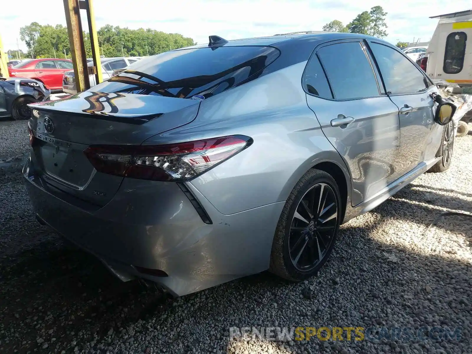 4 Photograph of a damaged car 4T1B61HK2KU206043 TOYOTA CAMRY 2019